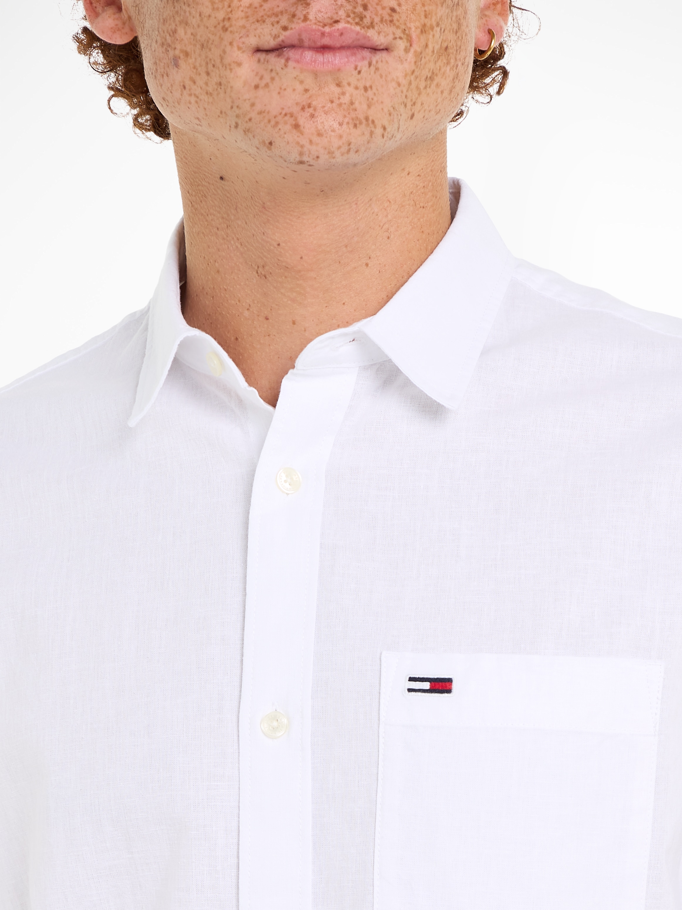 Tommy Jeans Kurzarmhemd »TJM REG LINEN BLEND SS SHIRT«, mit Logostickerei