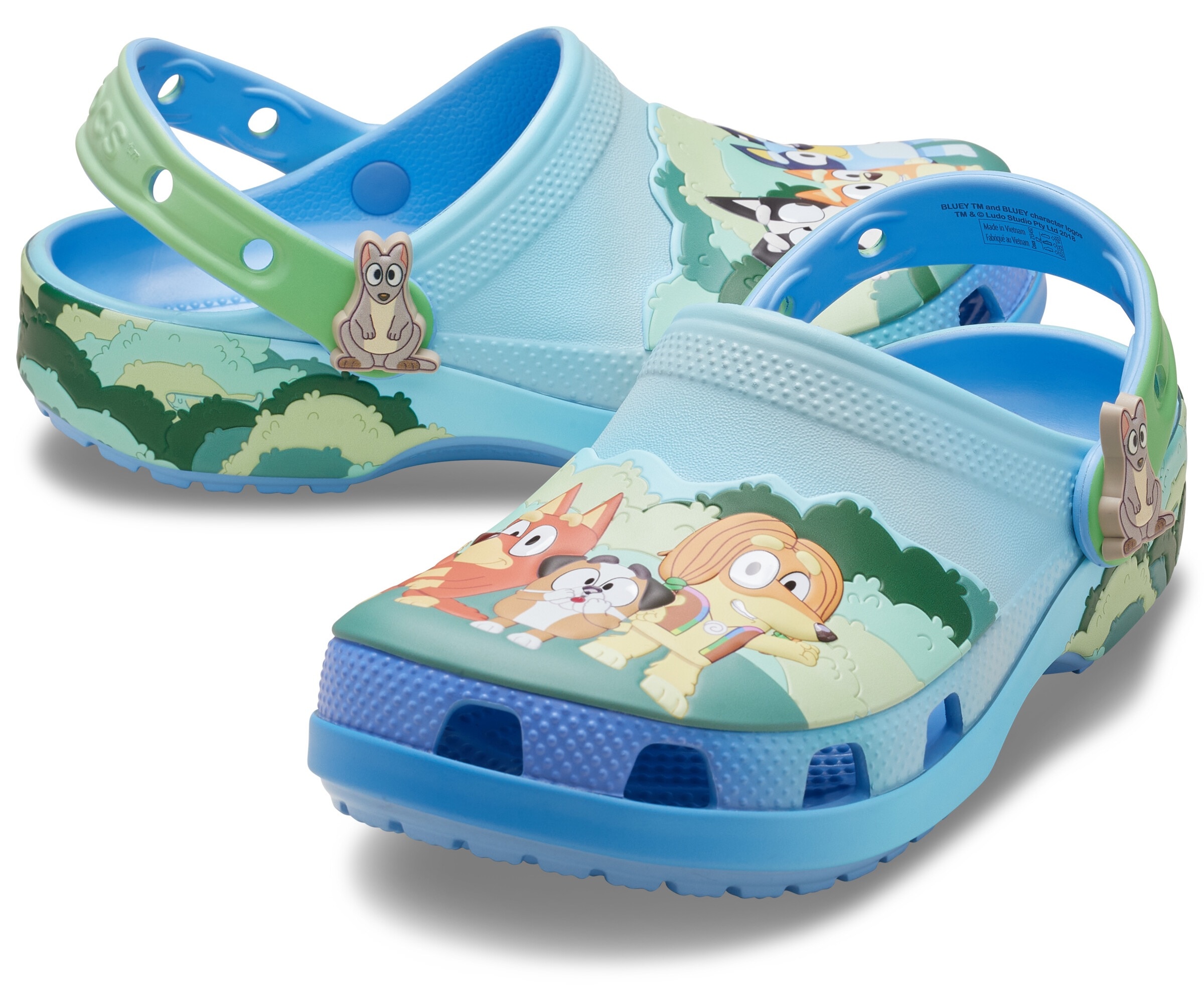 Crocs Clog "Bluey Multi Classic" Sommerschuh, Hausschuh, Strandschuh mit süßen Tiermotiven