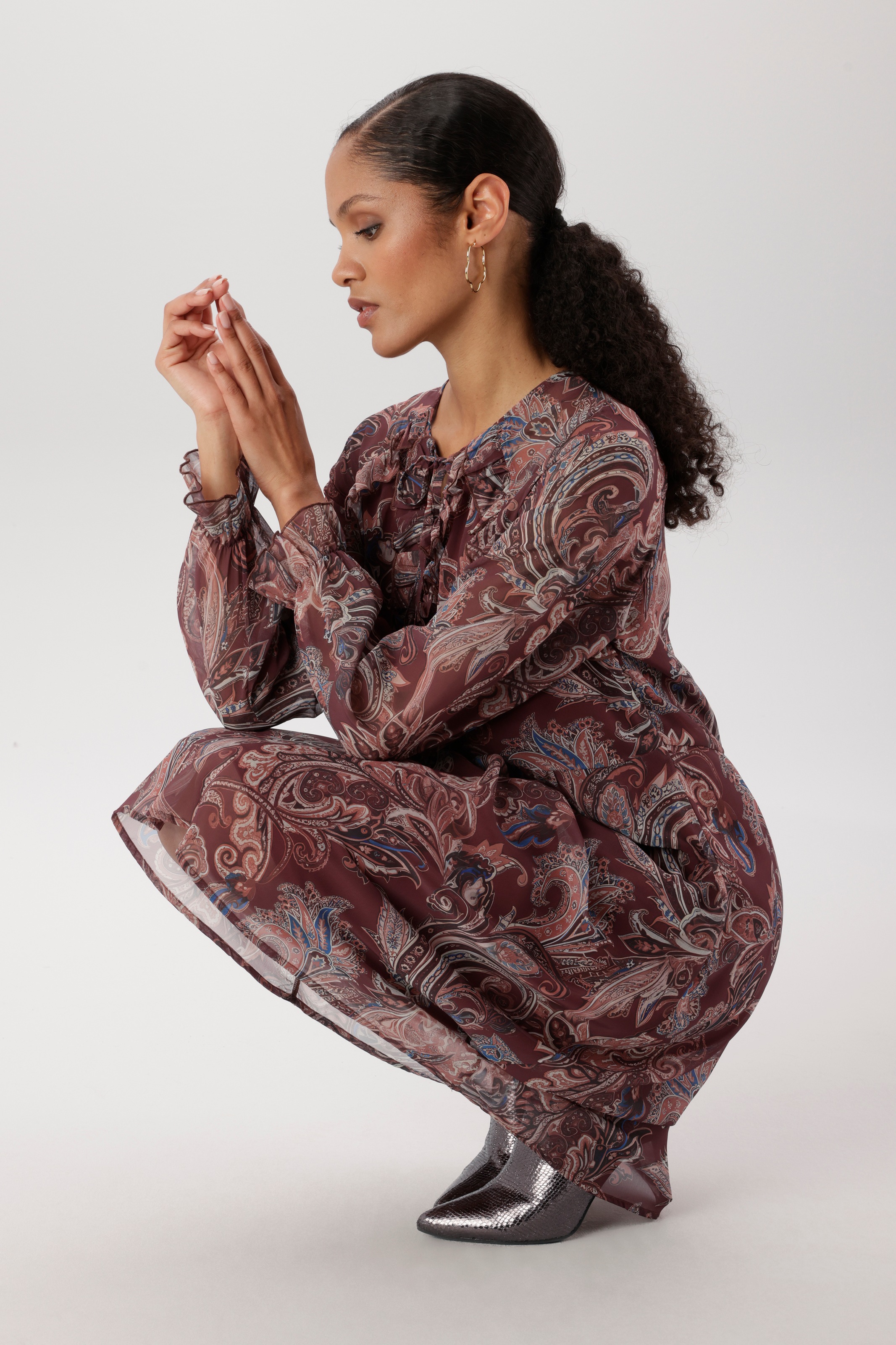 Aniston SELECTED Chiffonkleid mit Volants entlang des Ausschnitts und den Ärmeln - NEUE KOLLEKTION