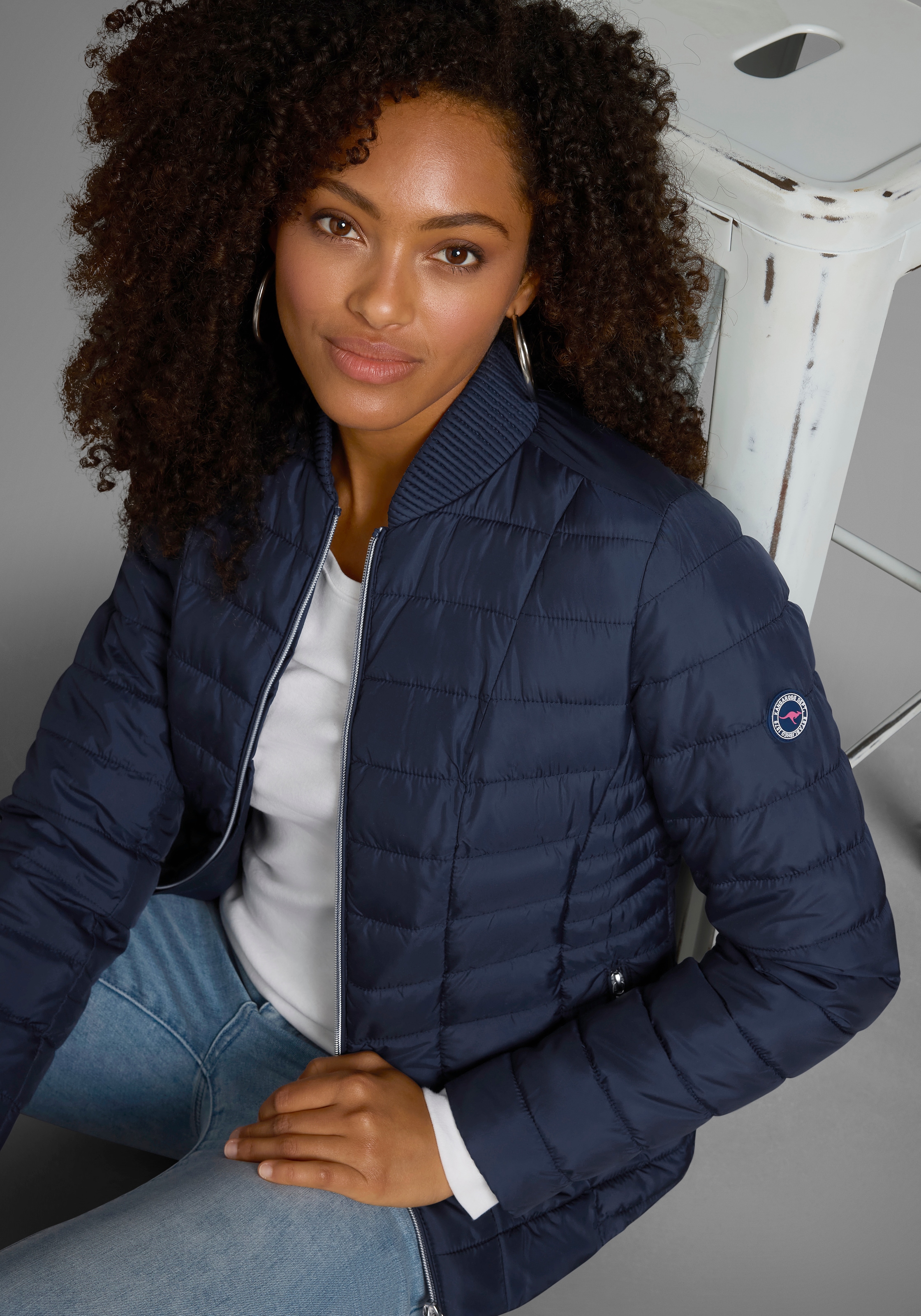 KangaROOS Steppjacke, figurbetonter Schnitt, hüftlange Passform