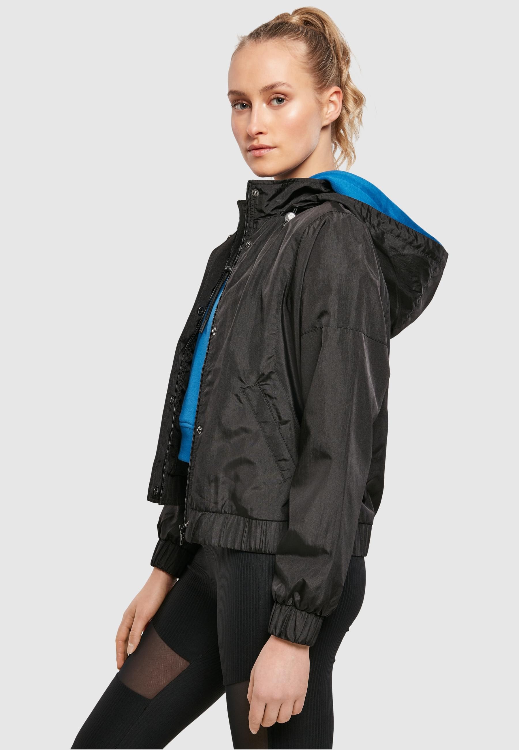 URBAN CLASSICS Allwetterjacke »Urban Classics Damen Ladies Oversized Shiny Crinkle Nylon Jacket«, (1 St.), mit Kapuze