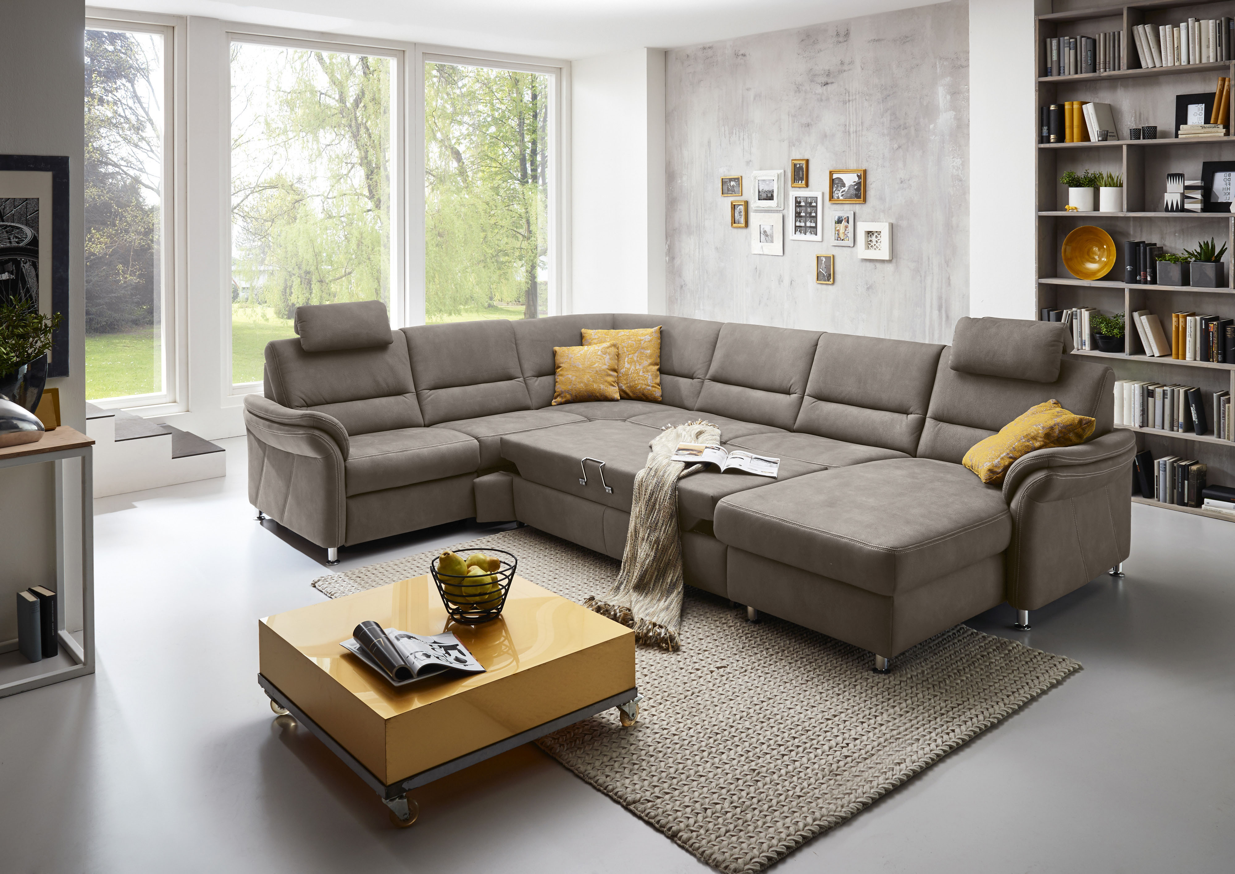 Die PlanBar Wohnlandschaft "ZE-EM16033 U-Form, Breite 330 cm" wahlweise mit Kopfstützen und Schlaffunktion