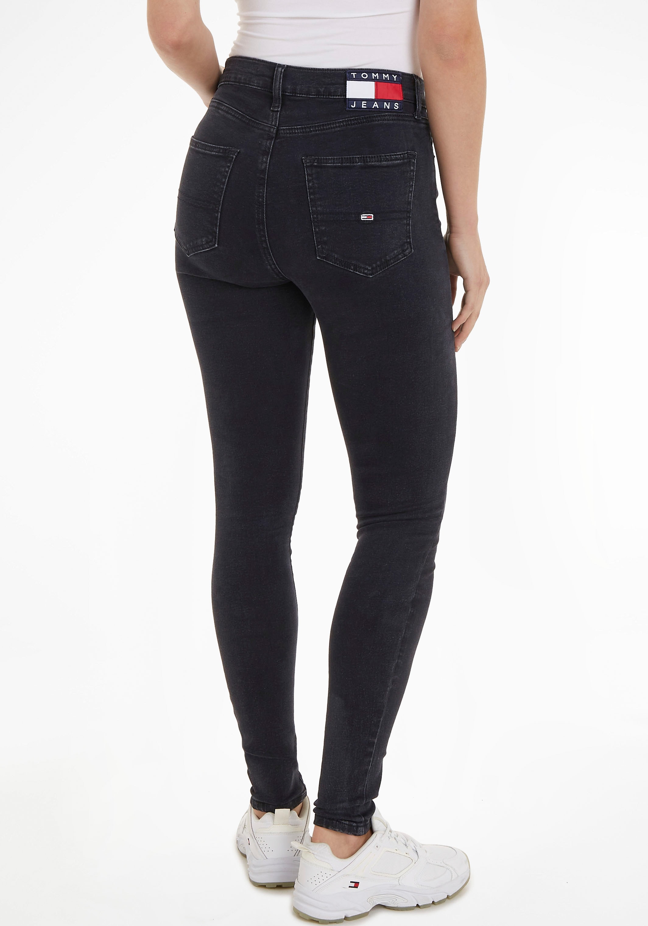 Tommy Jeans Skinny-fit-Jeans »Jeans SYLVIA HR SSKN CG4«, mit Logobadge und Labelflags