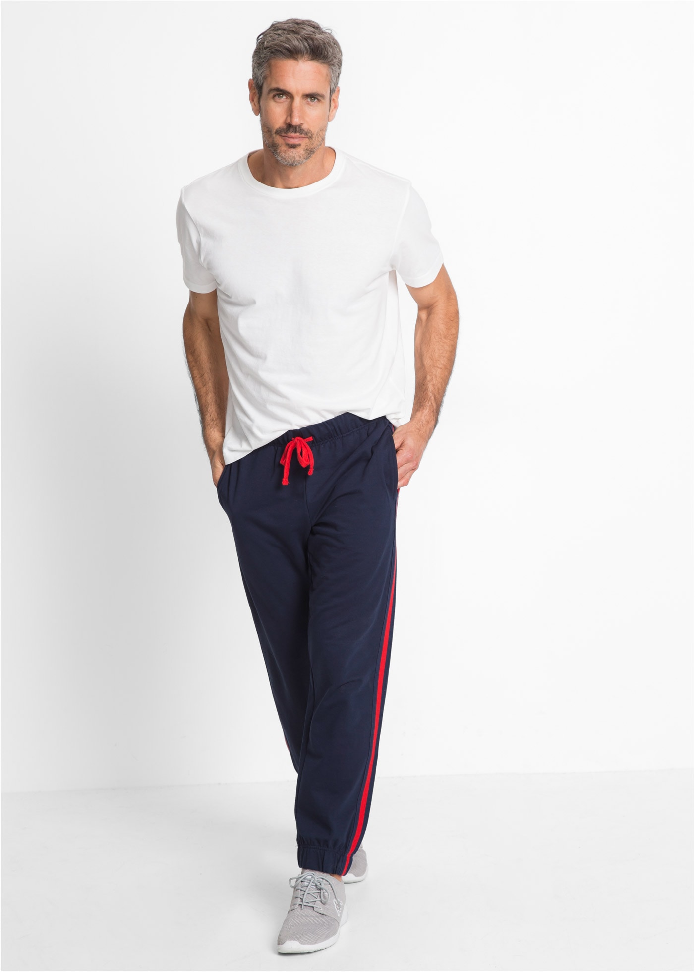 bonprix Jogginghose  aus Baumwolle und Polyester, mit vollelastischem Bund, Regular Fit