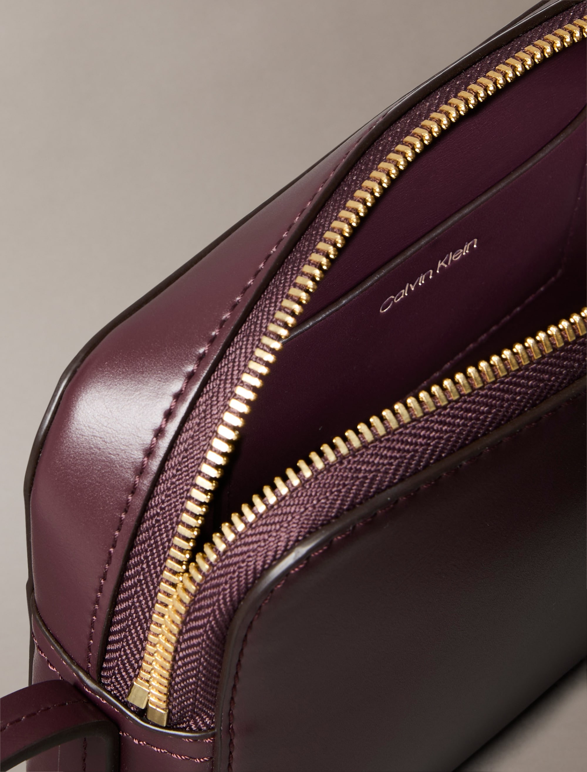 Calvin Klein Mini Bag »CK CAMERA BAG«, Damen Schultertasche, kleine Umhängetasche, mit CK-Logo