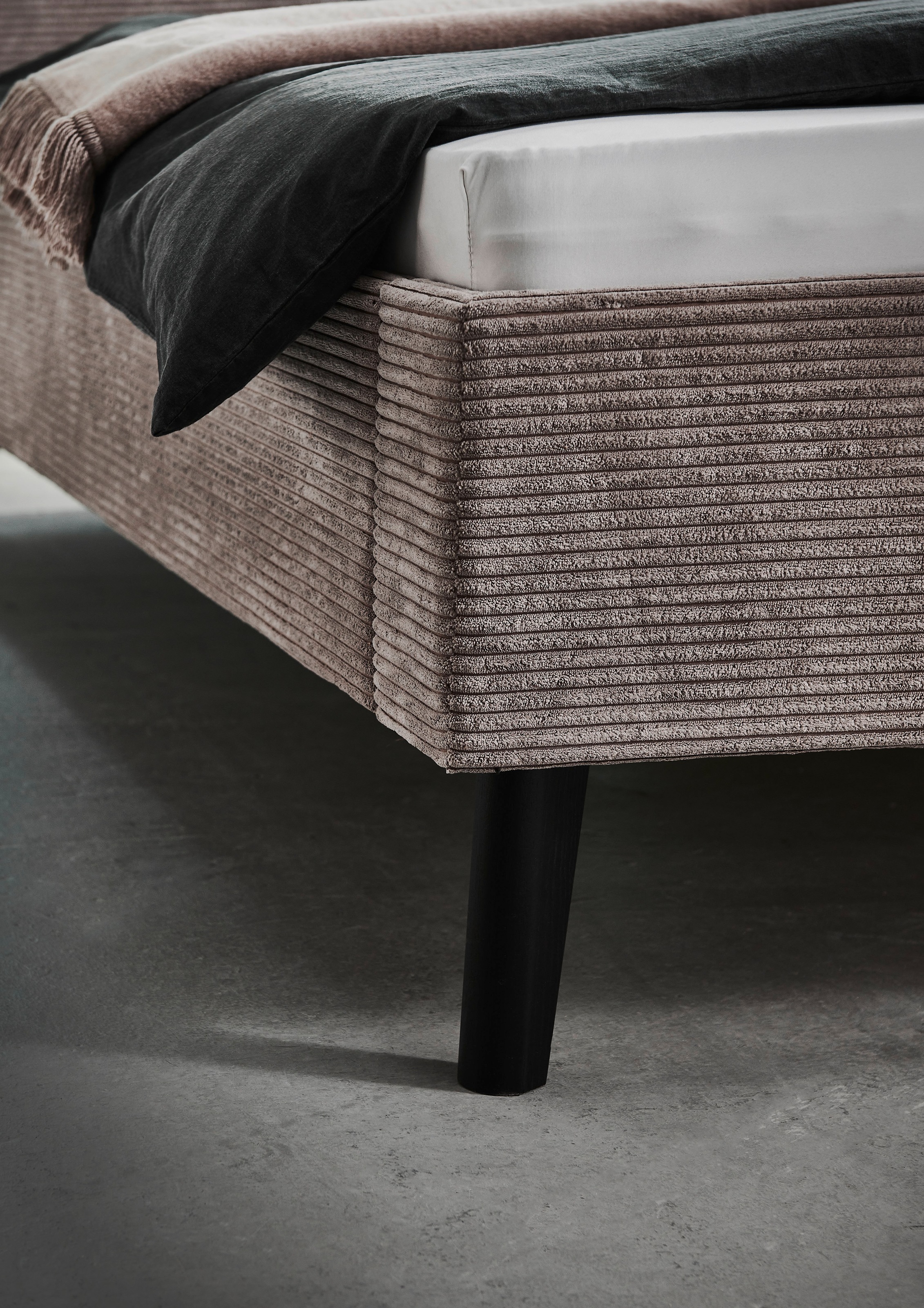 meise.möbel Polsterbett »Avola«, erhältlich in den Breiten 140 & 180cm, Bezugsstoff Cord
