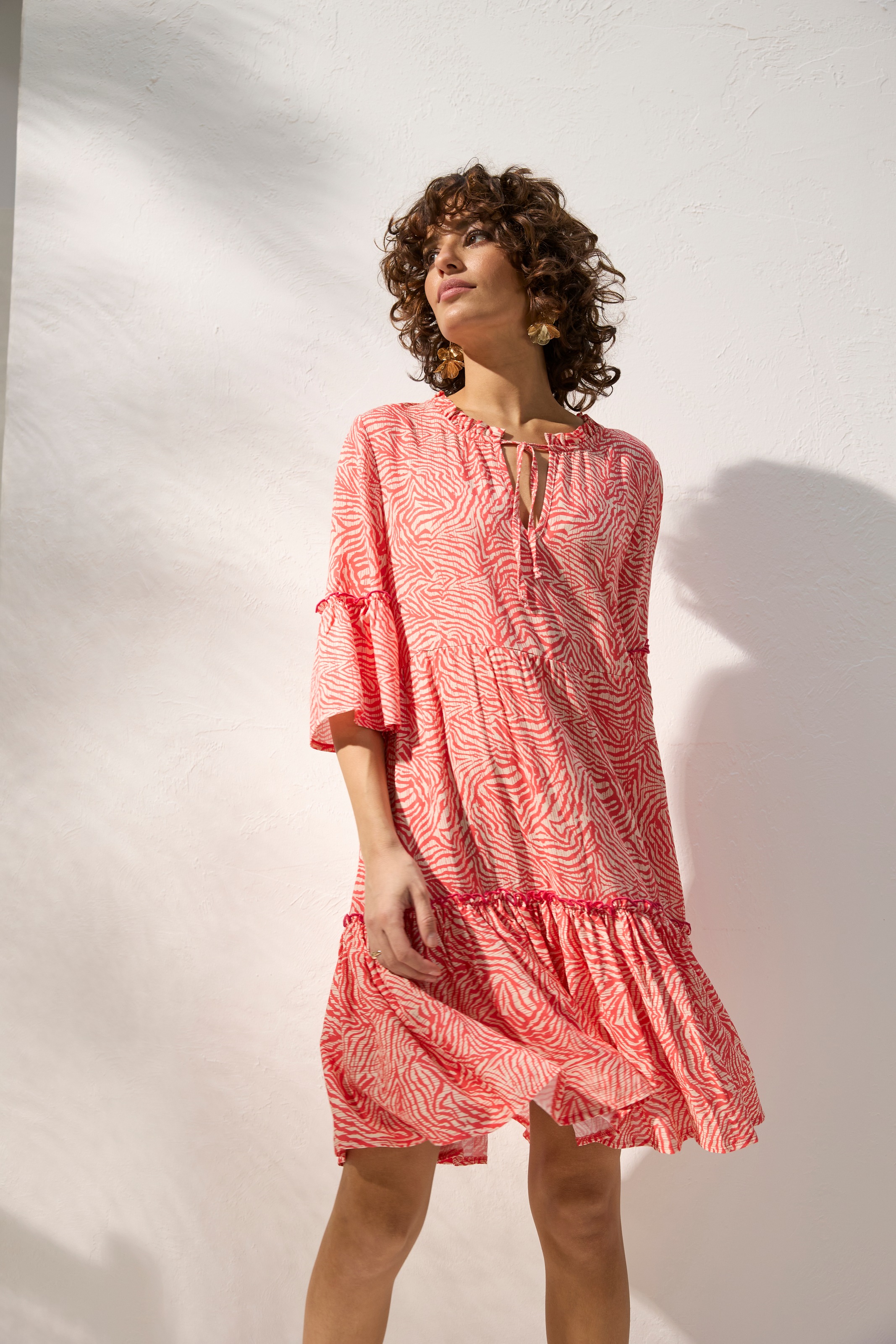 Bruno Banani Minikleid mit abstraktem Animal-Print, figurumspielende Passfo günstig online kaufen