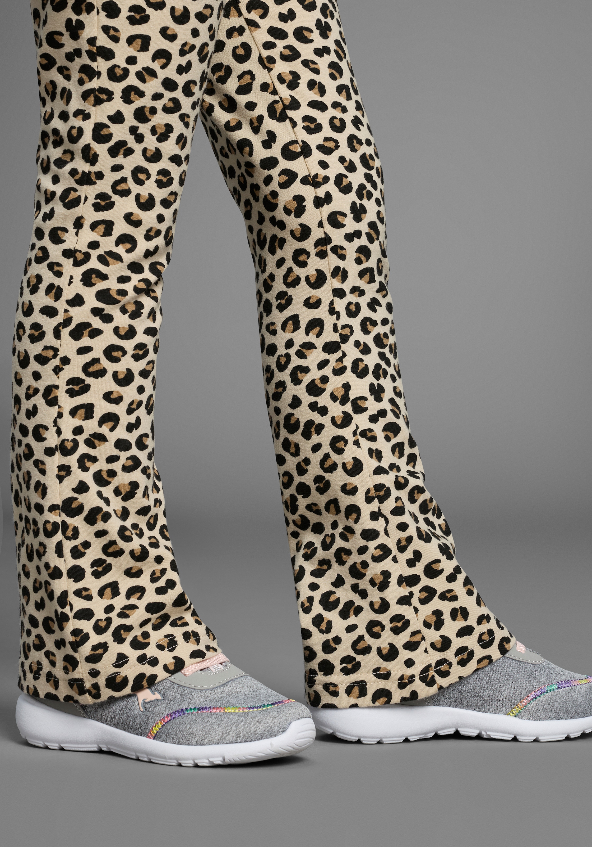 KIDSWORLD Jazzpants »Leggings mit Schlag«, Jazzpants Bootcut, Leoprint