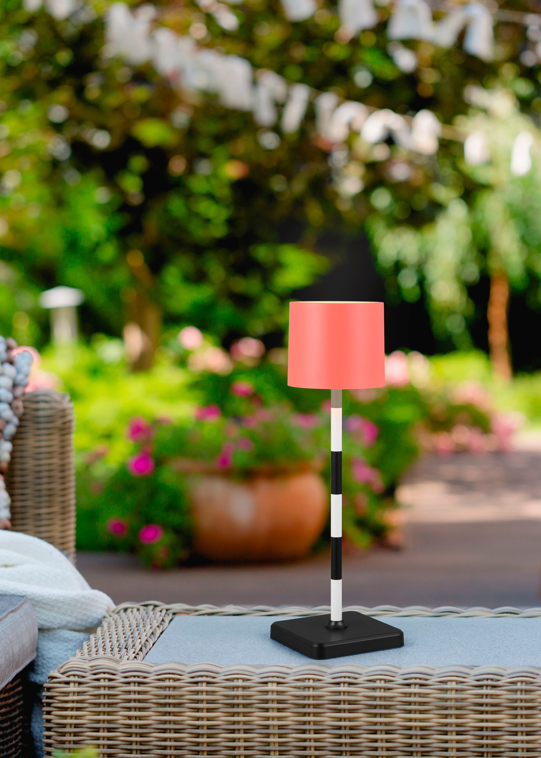 REALITY Leuchten LED Außen-Tischleuchte »Fernandez«, LED fest integriert, dimmbar, Lichtfarbe einstellbar, USB Ladestation