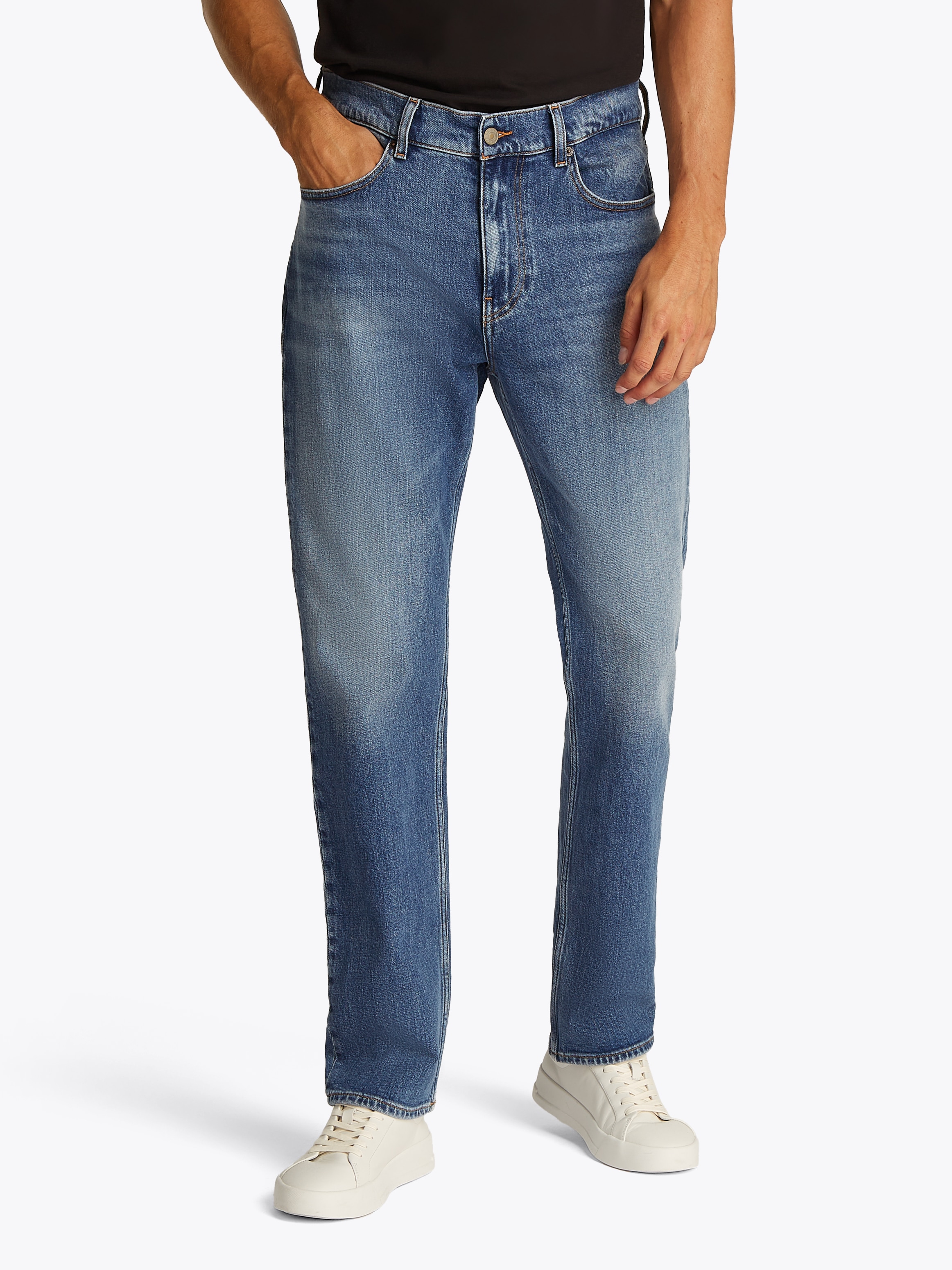 Tommy Jeans Regular-fit-Jeans »RYAN RGLR STRGHT«, mit Logoprägung