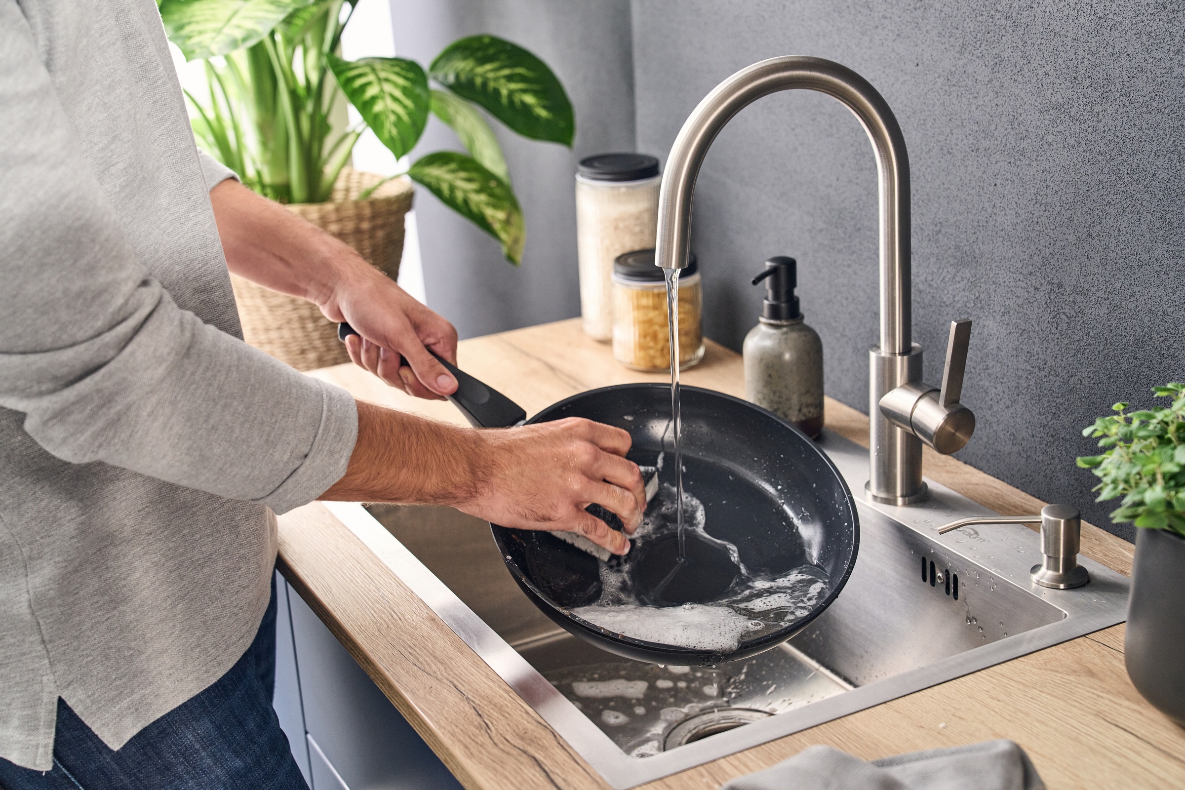 HENCKELS by ZWILLING Bratpfanne »Sleek« Aluminium 1 tlg. Keramikbeschichtung, Soft-Touch-Griff, leicht, Induktionsgeeignet