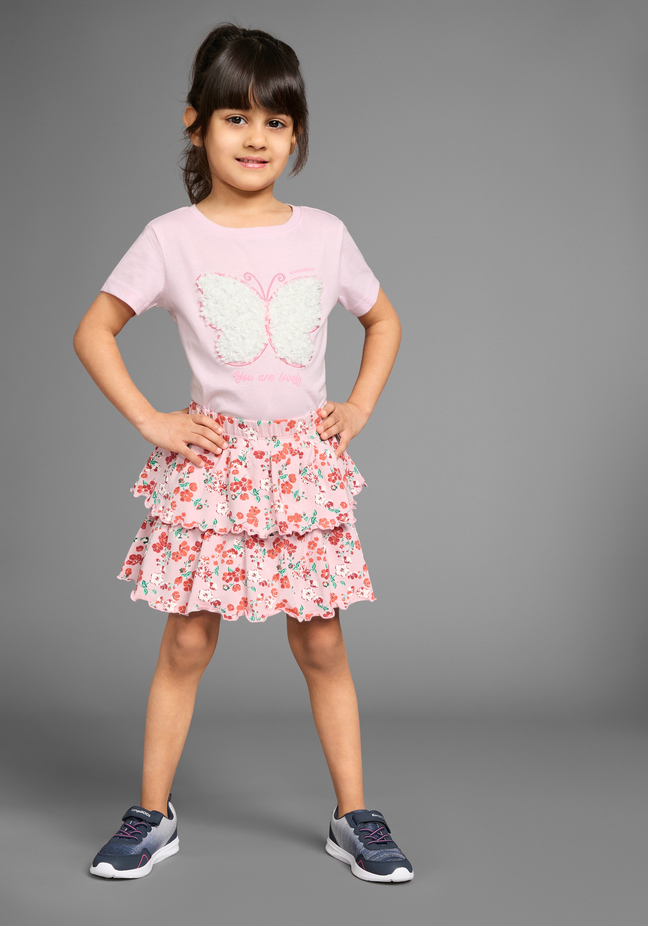 KangaROOS T-Shirt »Aufwendige Schmetterling-Applikation«, T-Shirt mit aufwendiger 3D-Applikation