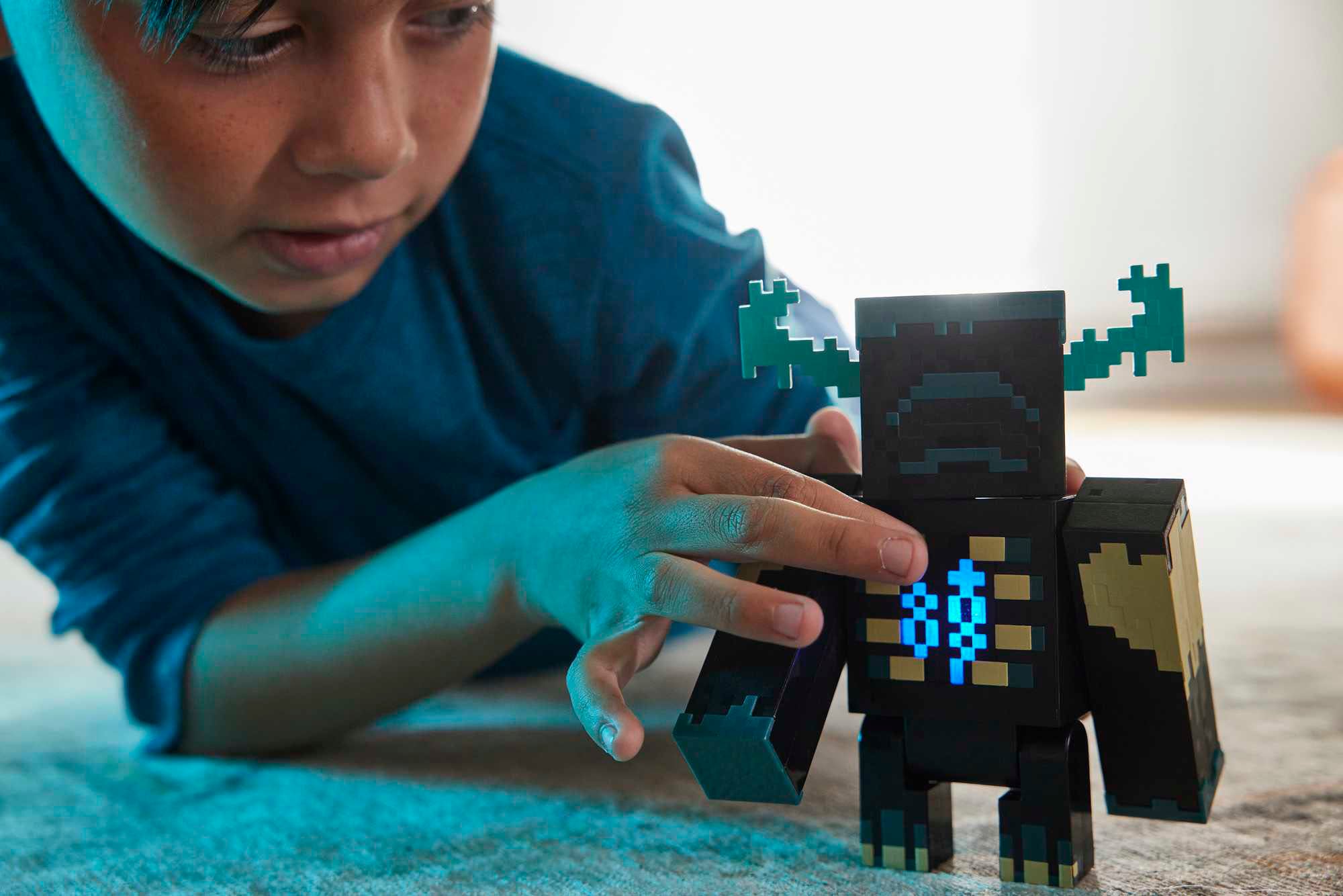 Mattel® Actionfigur »Minecraft, The Warden«, mit Licht & Geräuschen