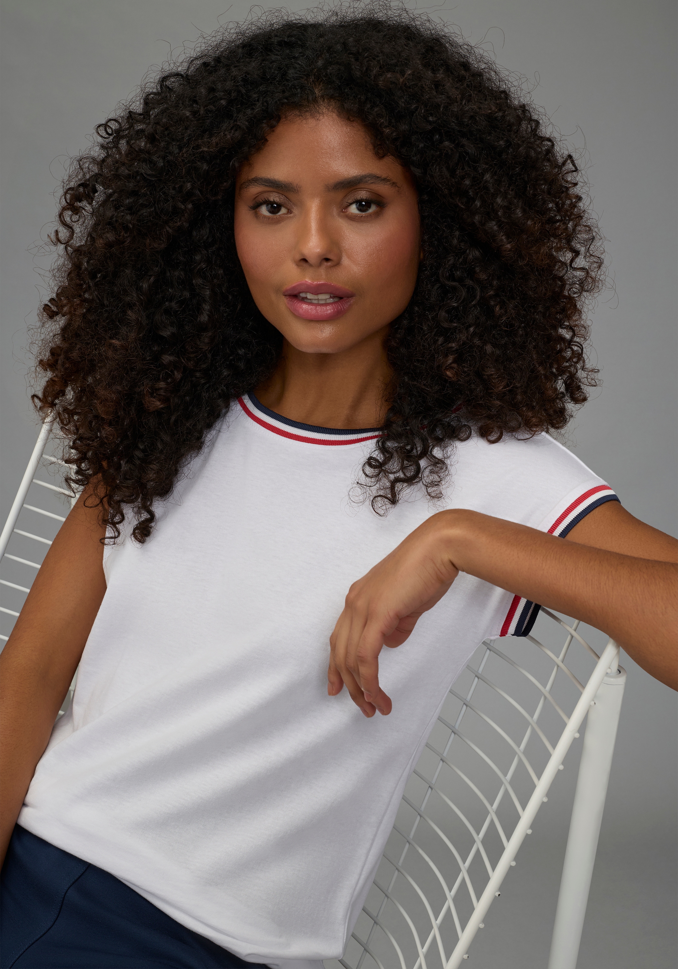 AJC Rundhalsshirt 2er-Pack,  figurumspielende Passform, Rundhalsausschnitt mit Blende