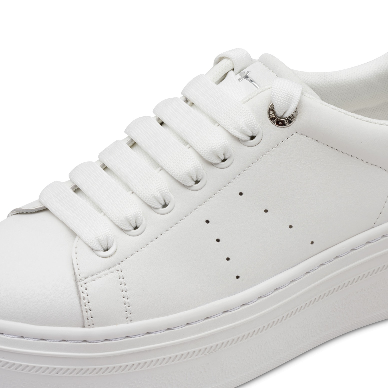 Tamaris Plateausneaker, Schnürschuh, Halbschuh mit auffälligen Schmucksteinen an der Ferse
