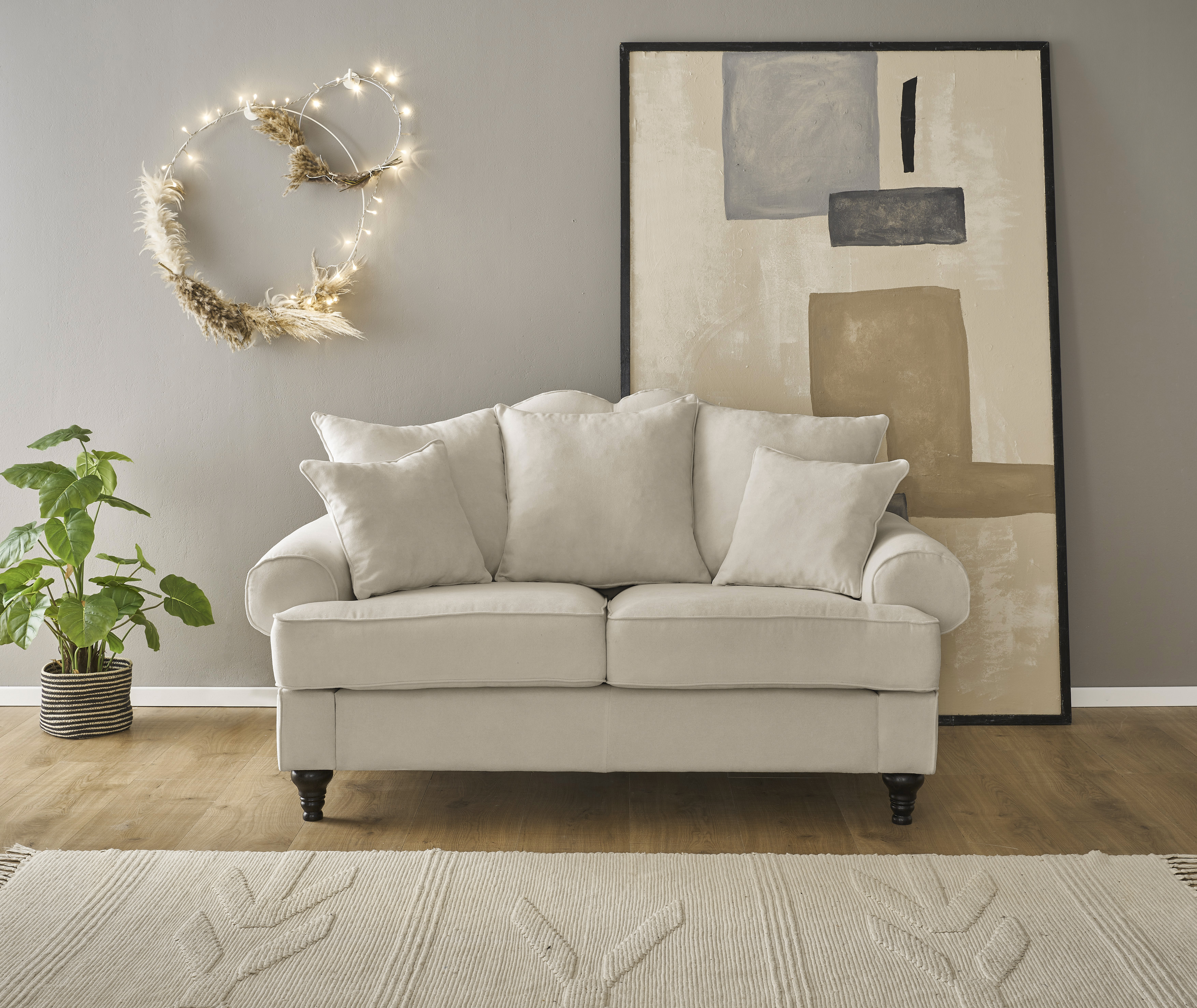 OTTO home 2-Sitzer "Westminster, Sofa im Landhausstil, Couch mit Zierkissen" Federkern-Polsterung, gedrechselter Fuß, hochwertiger Microfaserbezug