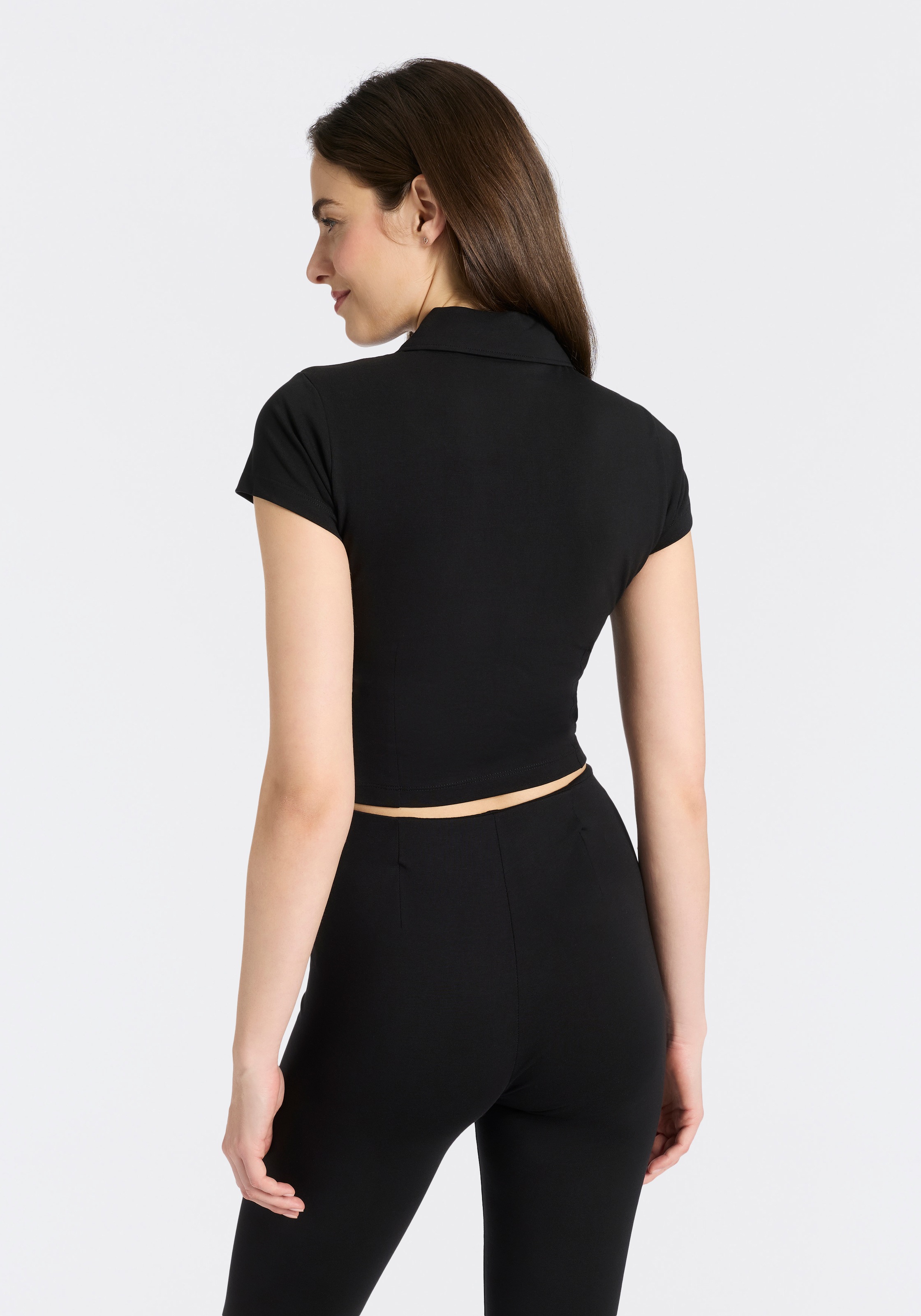 HUGO Kurzarmshirt »Dastaja« mit Kragen & cropped, in verkürzter Länge