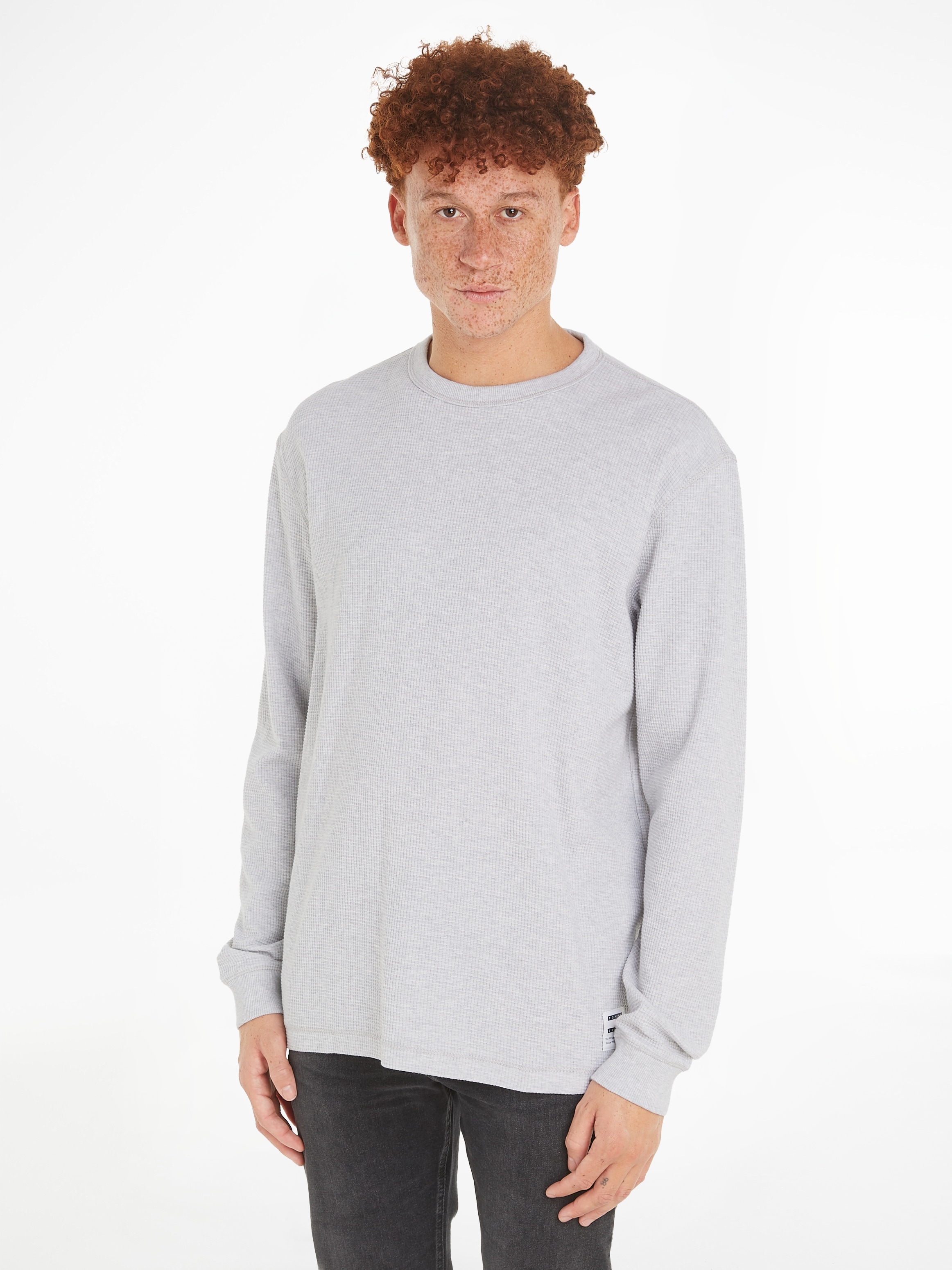 Tommy Jeans Langarmshirt TJM REG LS WAFFLE TEE mit Markenlabel am Bund günstig online kaufen