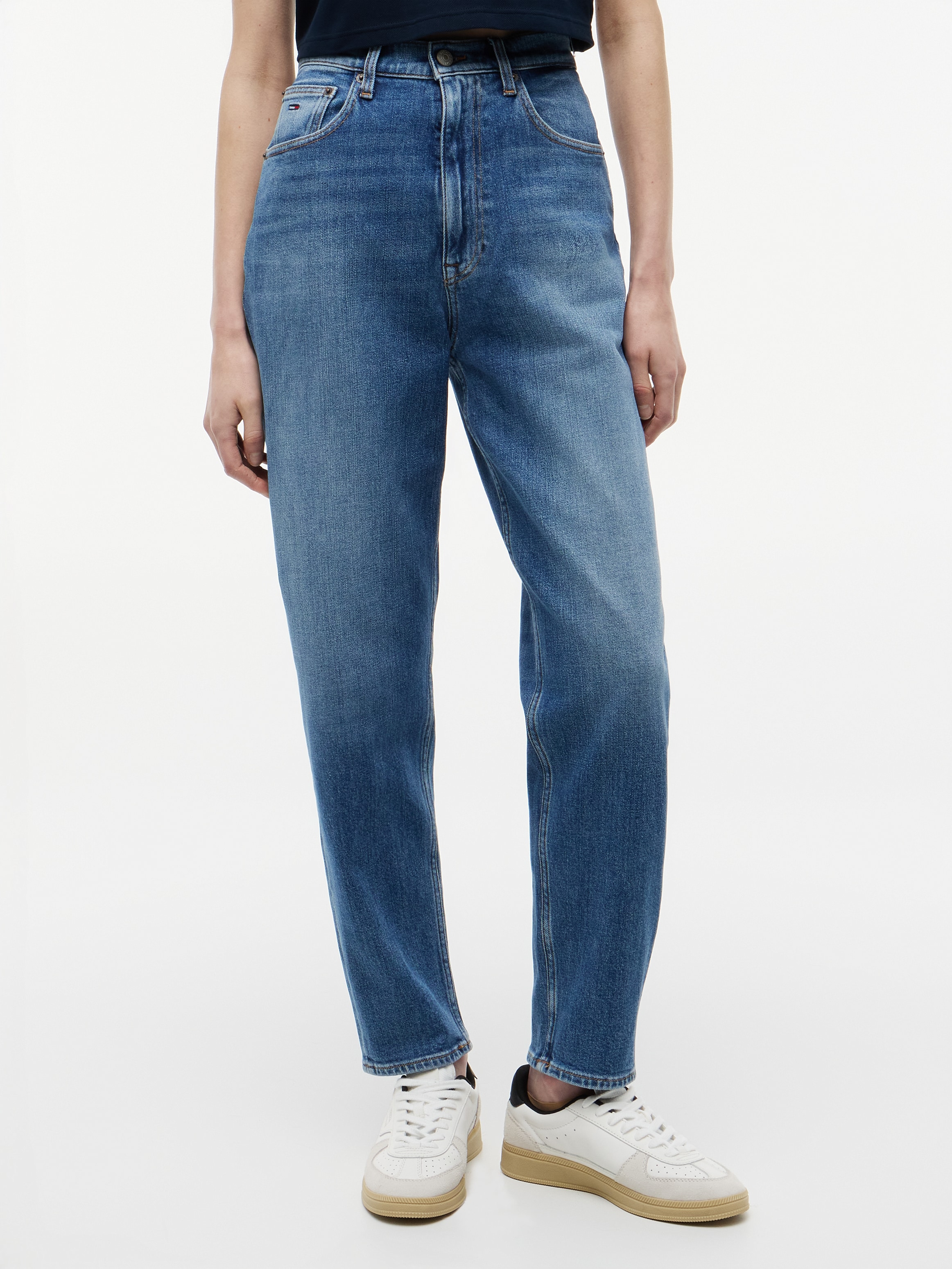 Tommy Jeans Mom-Jeans "MOM JEAN UH TPR" Tapered Mom Jeans mit ultrahohem Bund