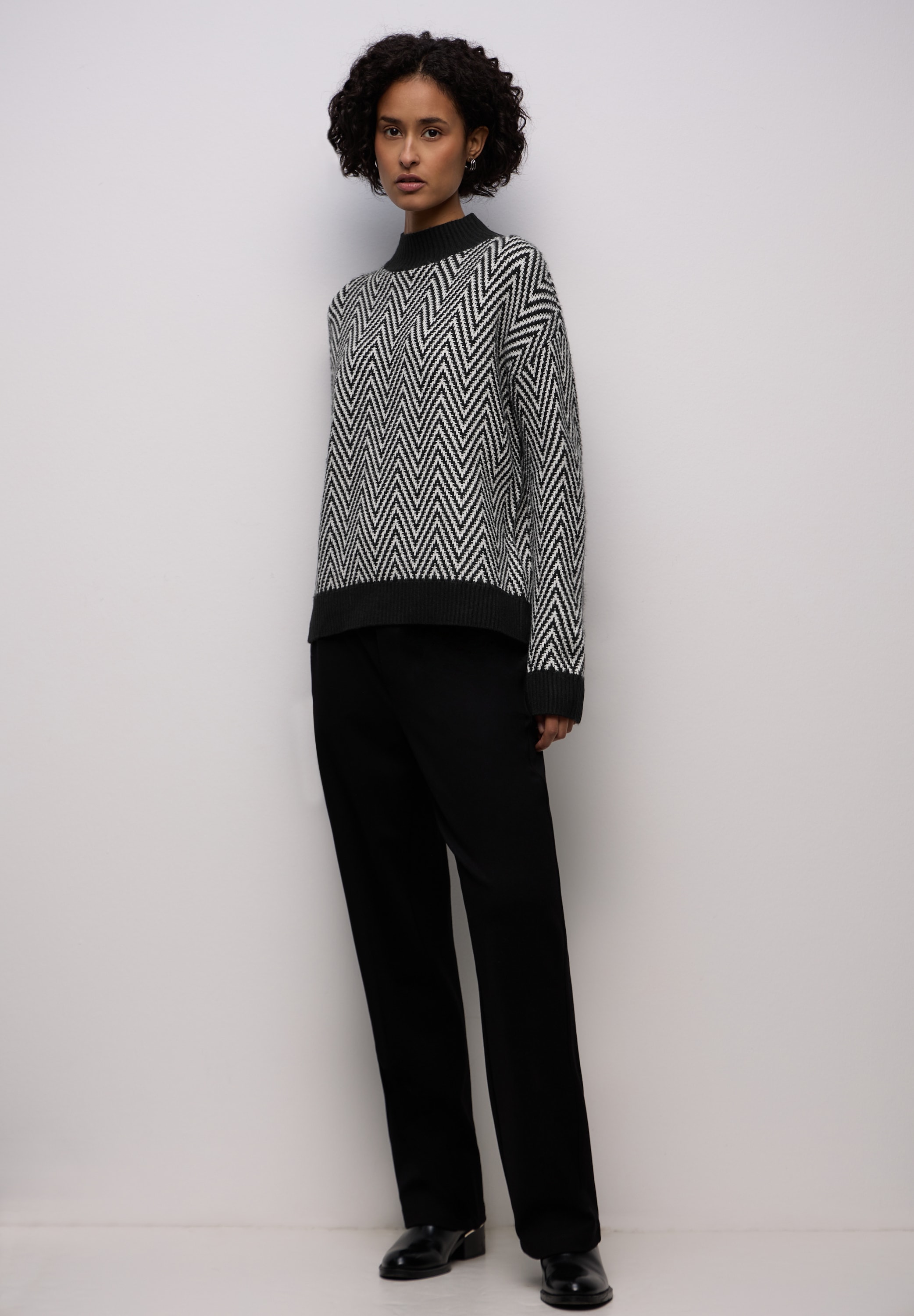 STREET ONE Stehkragenpullover mit grafischem Muster