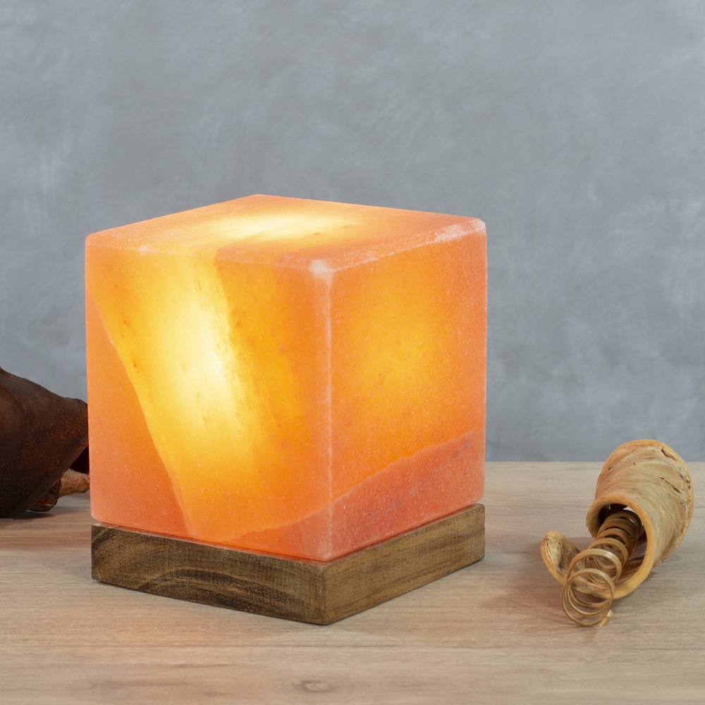 HIMALAYA SALT DREAMS Salzkristall-Tischlampe »Kubus«, Handgefertigt aus Salzkristall - jeder Stein ein Unikat, H: ca.12 cm