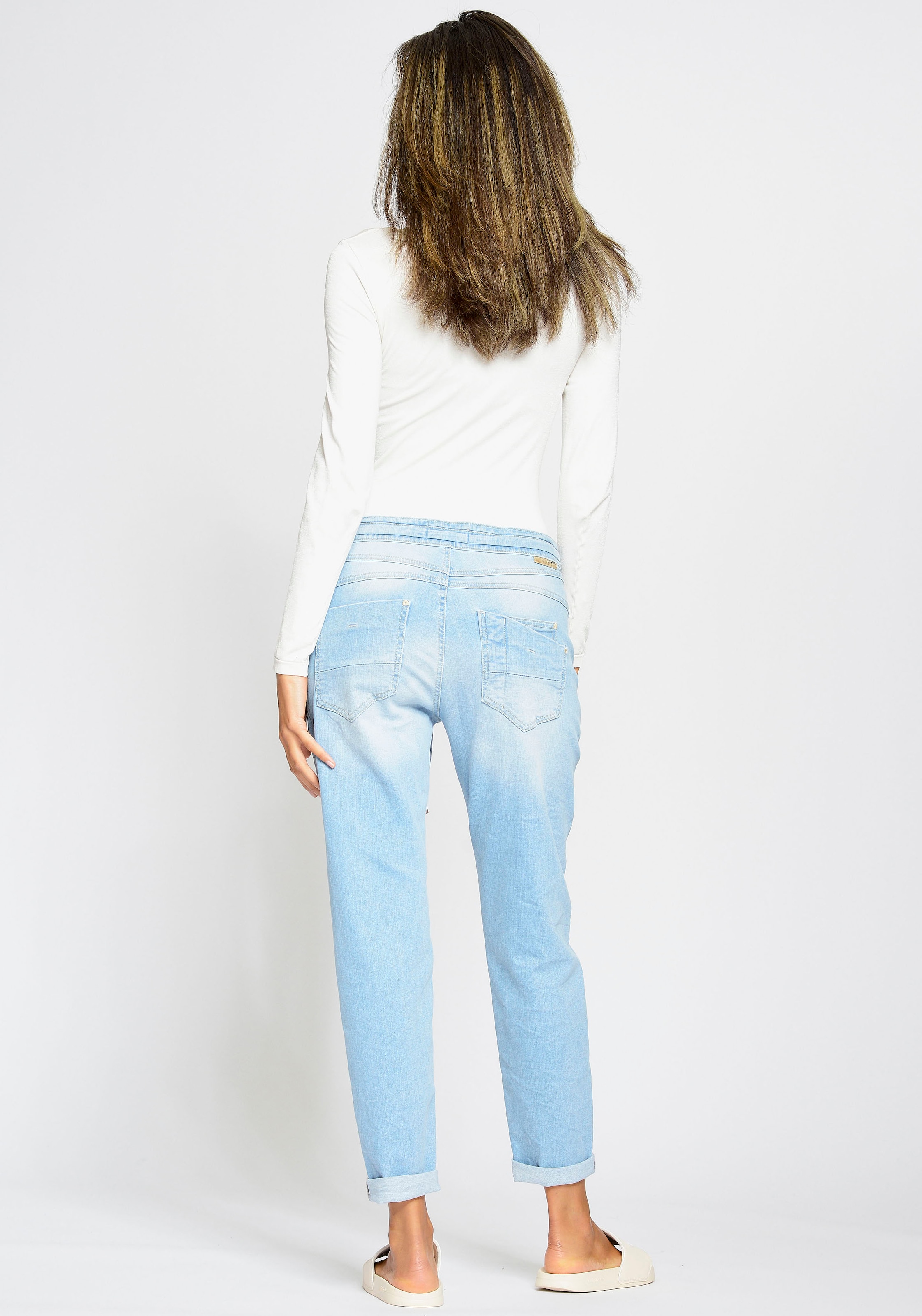 GANG Relax-fit-Jeans »94AMELIE JOGGER«, dezenten und | bestellen mit für Destroyed-Effekten Bindeband BAUR