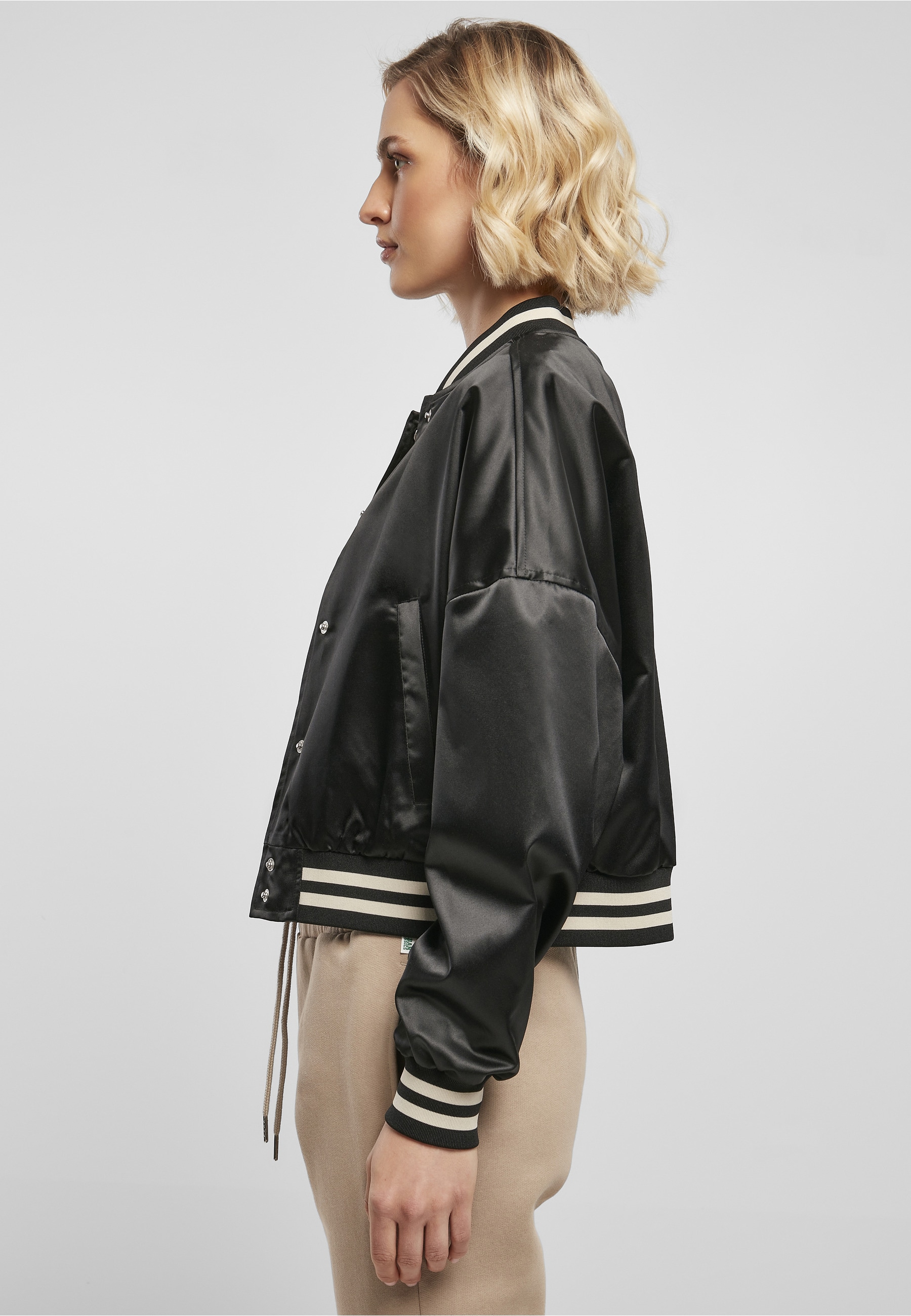 URBAN CLASSICS Collegejacke »Urban Classics Damen Ladies Short Oversized Satin College Jacket« 1 Stk. tlg. ohne Kapuze