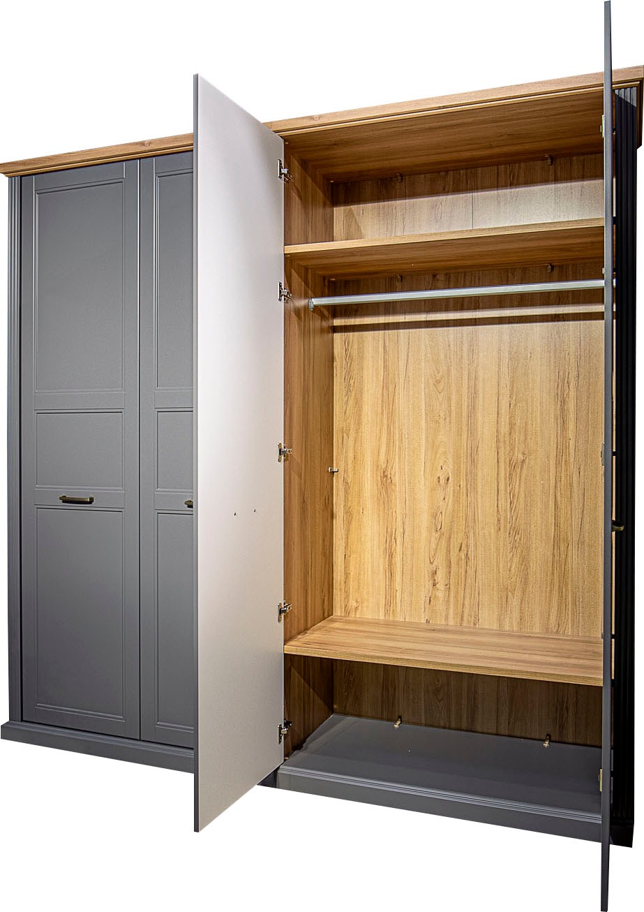 Home affaire Kleiderschrank »Tara, wahlweise 4 Breiten, hoher Schrank 227cm, soft-close-Funktion«, (Landhausstil mit Kranzprofil und Kasettenoptik, Innen Holzdekor), lackiert mit hochwertigen wasserbasiertem UV-Lack, FSC-zertifiziert