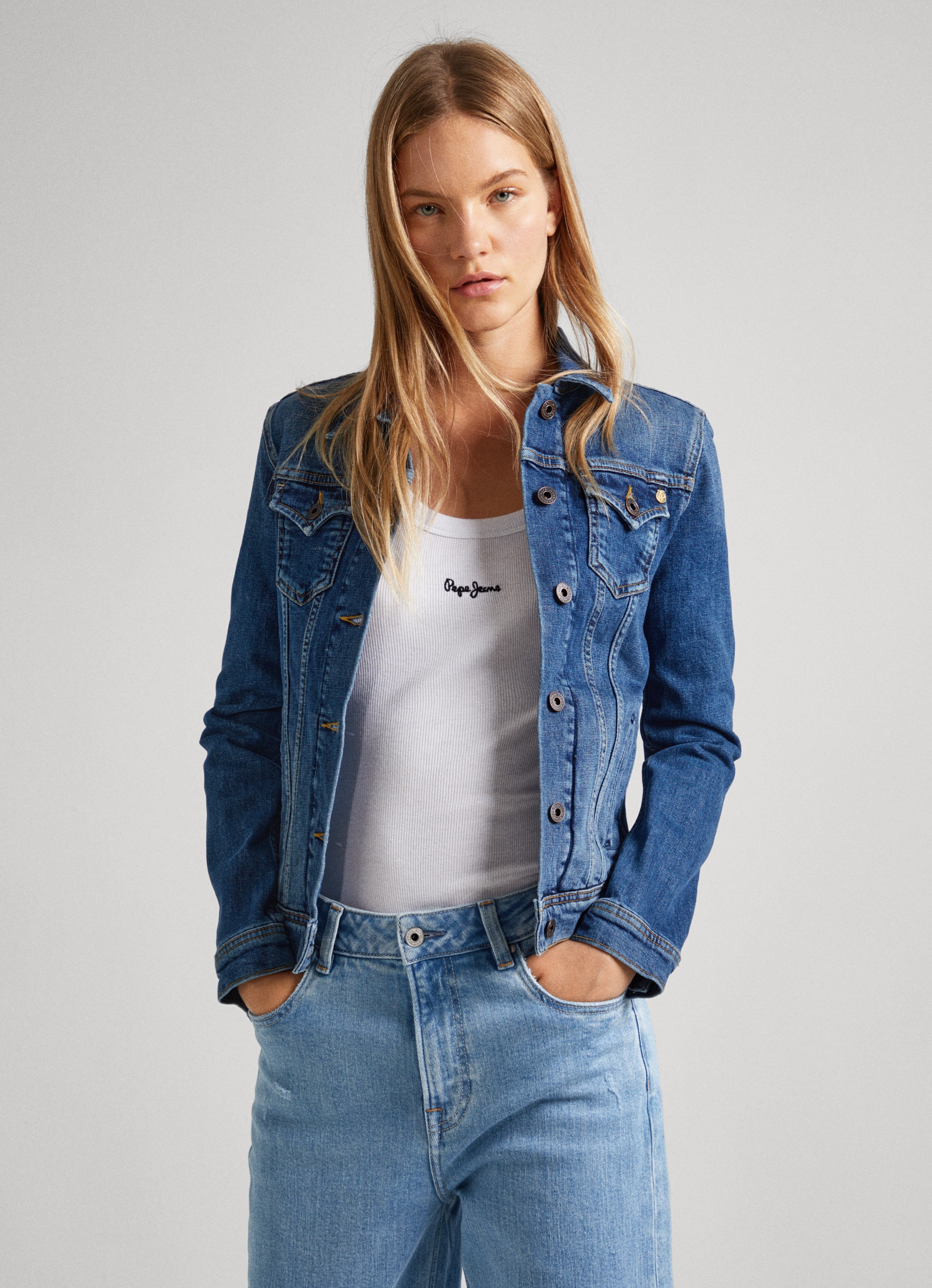 Pepe Jeans Jeansjacke "THRIFT", mit aufgesetzten Brusttaschen und durchgehender Knopfleiste