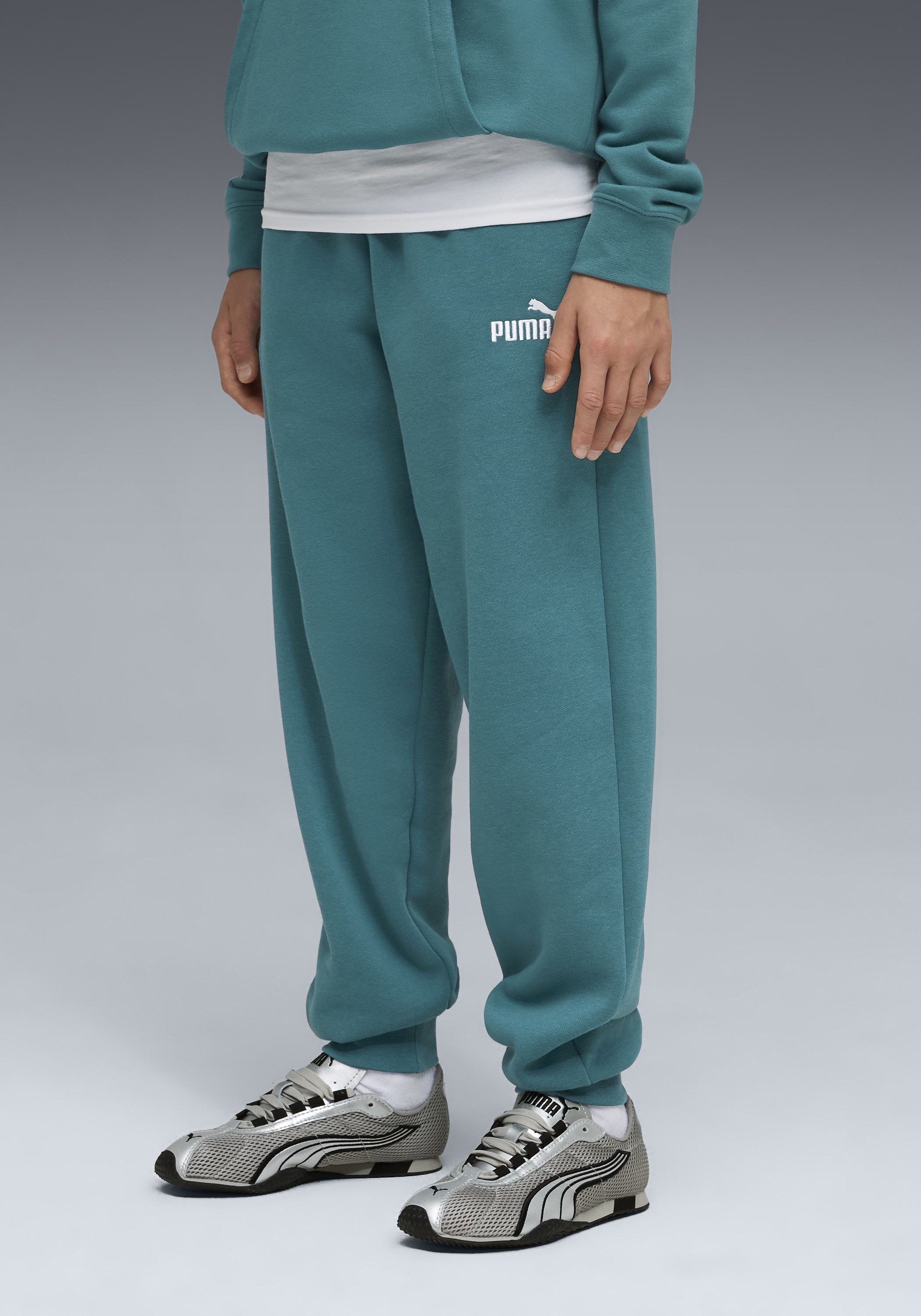 PUMA Trainingshose "ESS NO. 1 LOGO SWEATPANTS FL B" Regular Fit, mit Eingrifftaschen, mit elastischem Bund