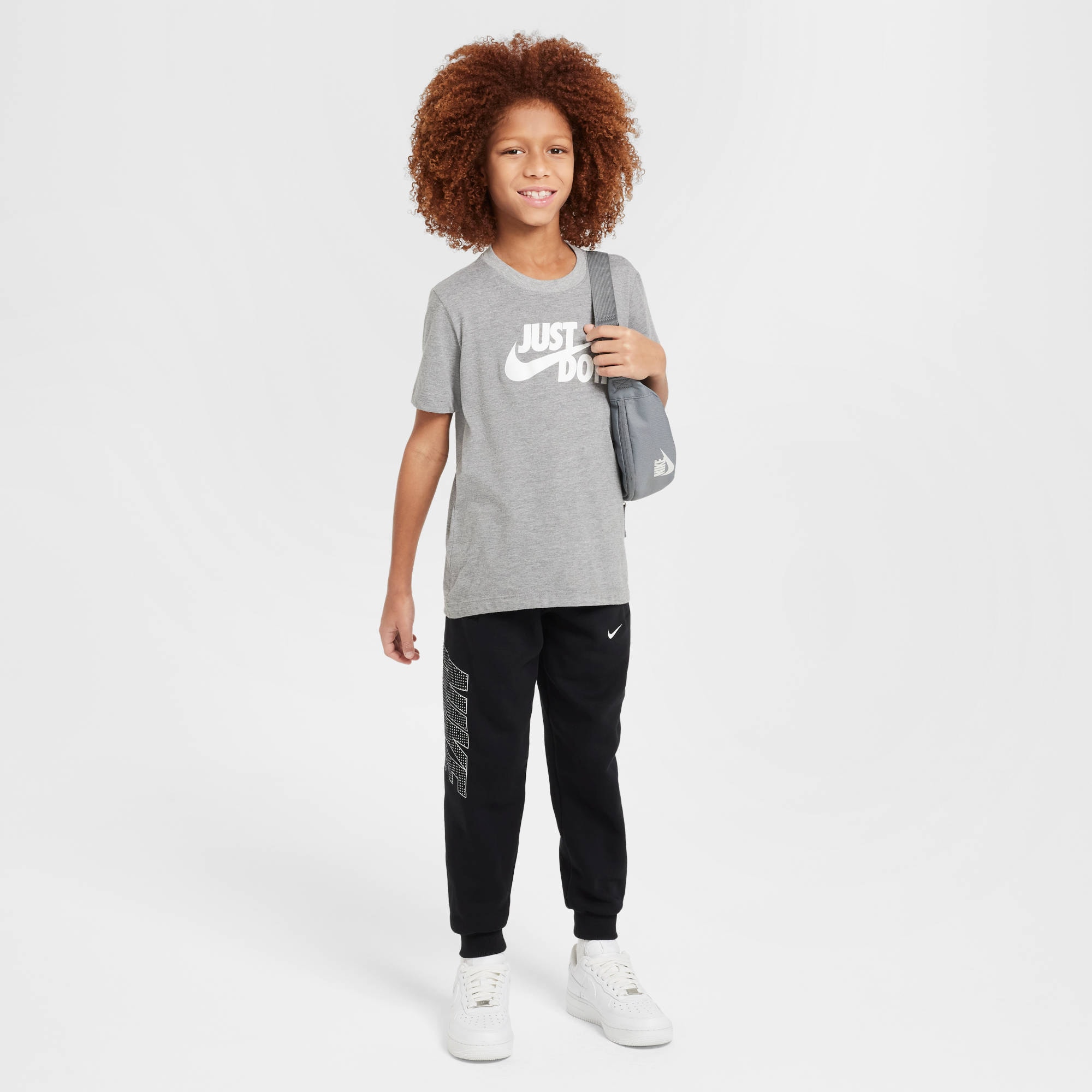 Nike Sportswear T-Shirt »Nike Sportswear Big Kids' T-Shirt« klassische Passform, sportlicher Stil, in verschiedenen US-Größen