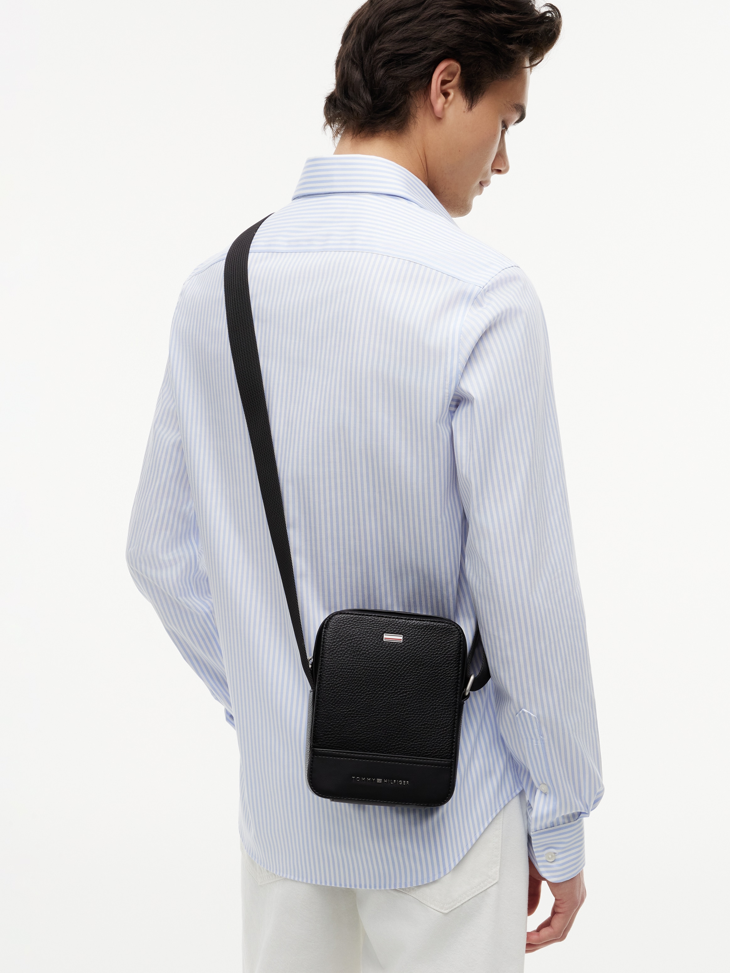 Tommy Hilfiger Umhängetasche »TH CENTRAL MINI REPORTER« Herren Schultertasche mit Logoschriftzug und Logoflagge