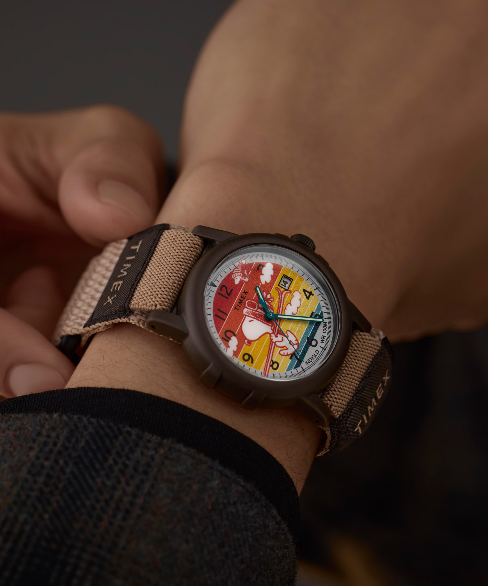 Timex Quarzuhr »TIMEX x PEANUTS CAMPER SKI«, Armbanduhr, Herrenuhr, Damenuhr, Textilarmband, Datum, Beleuchtung