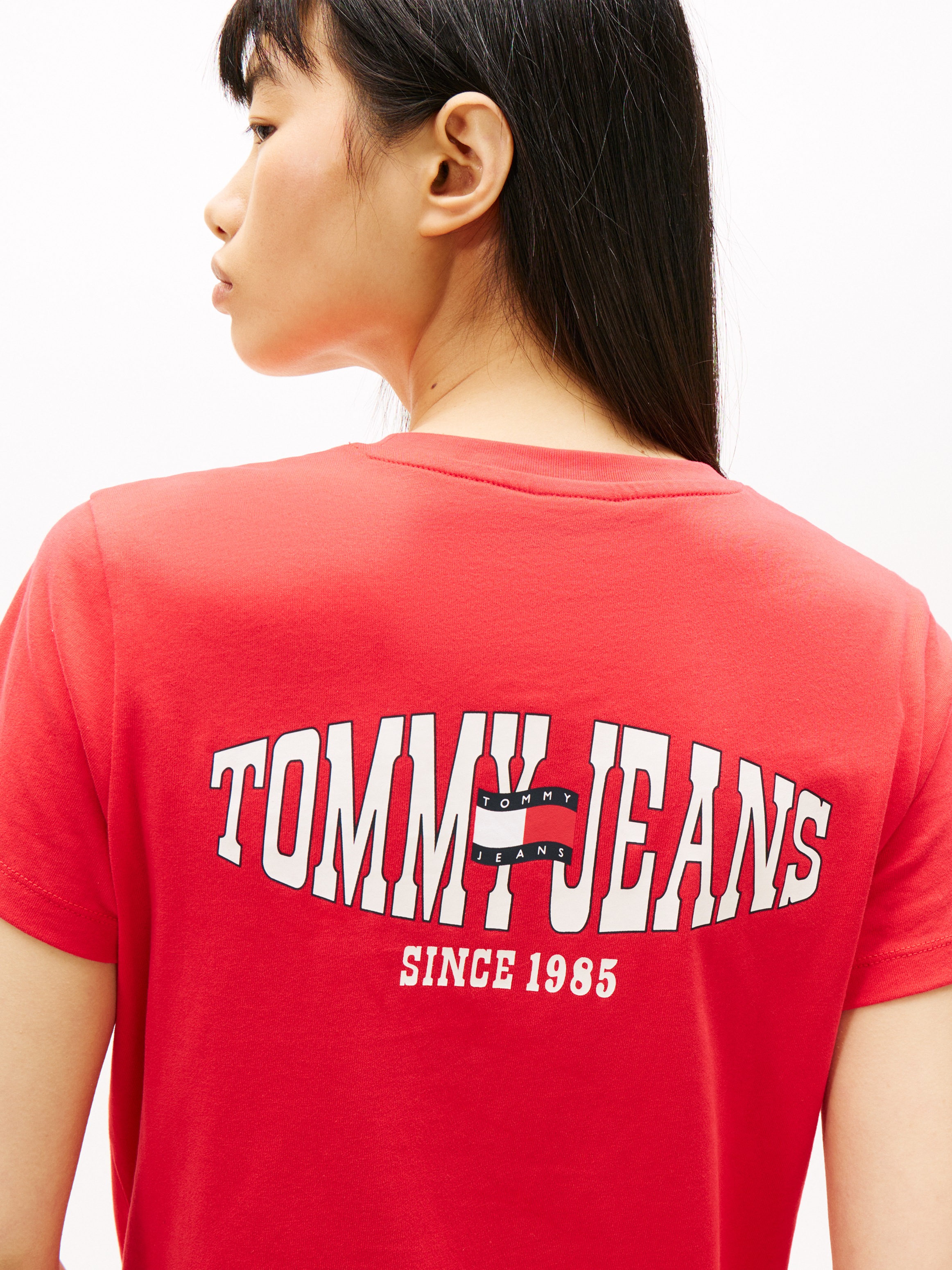 Tommy Jeans Kurzarmshirt "TJW REG WAVY FLAG SS TEE EXT" Tommy Flag-Badge au günstig online kaufen