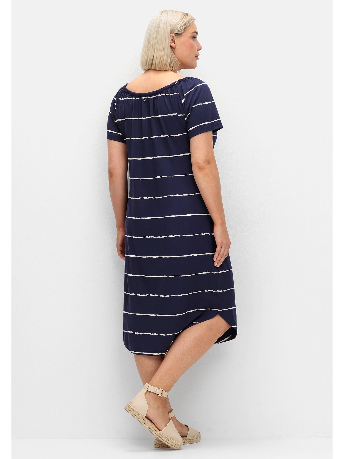 Sheego Jerseykleid »Große Größen«, mit Carmenausschnitt und rundem Saum