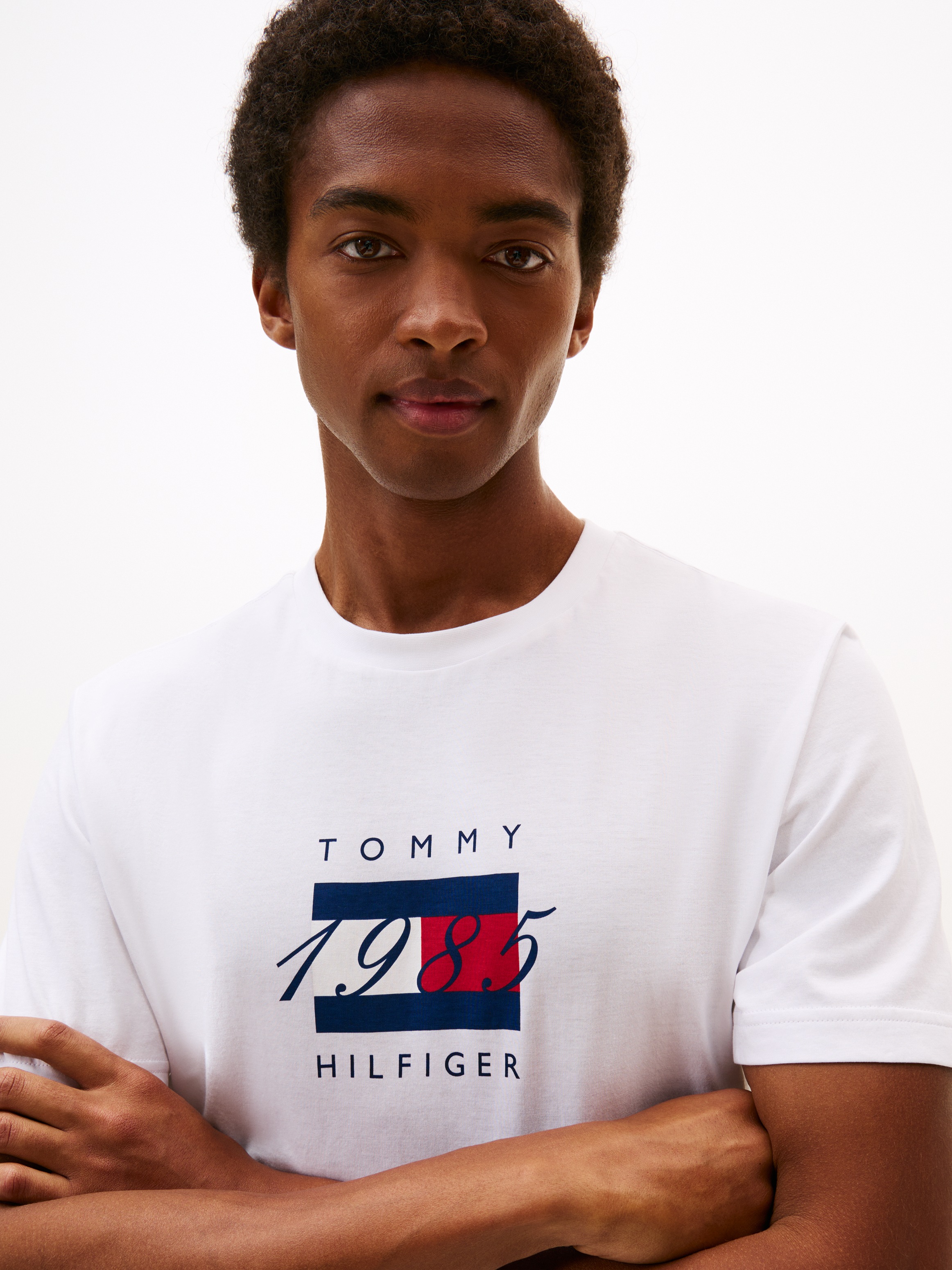 Tommy Hilfiger T-Shirt "LINEAR FLAG GRAPHIC", Rundhals, regular fit, Jersey günstig online kaufen