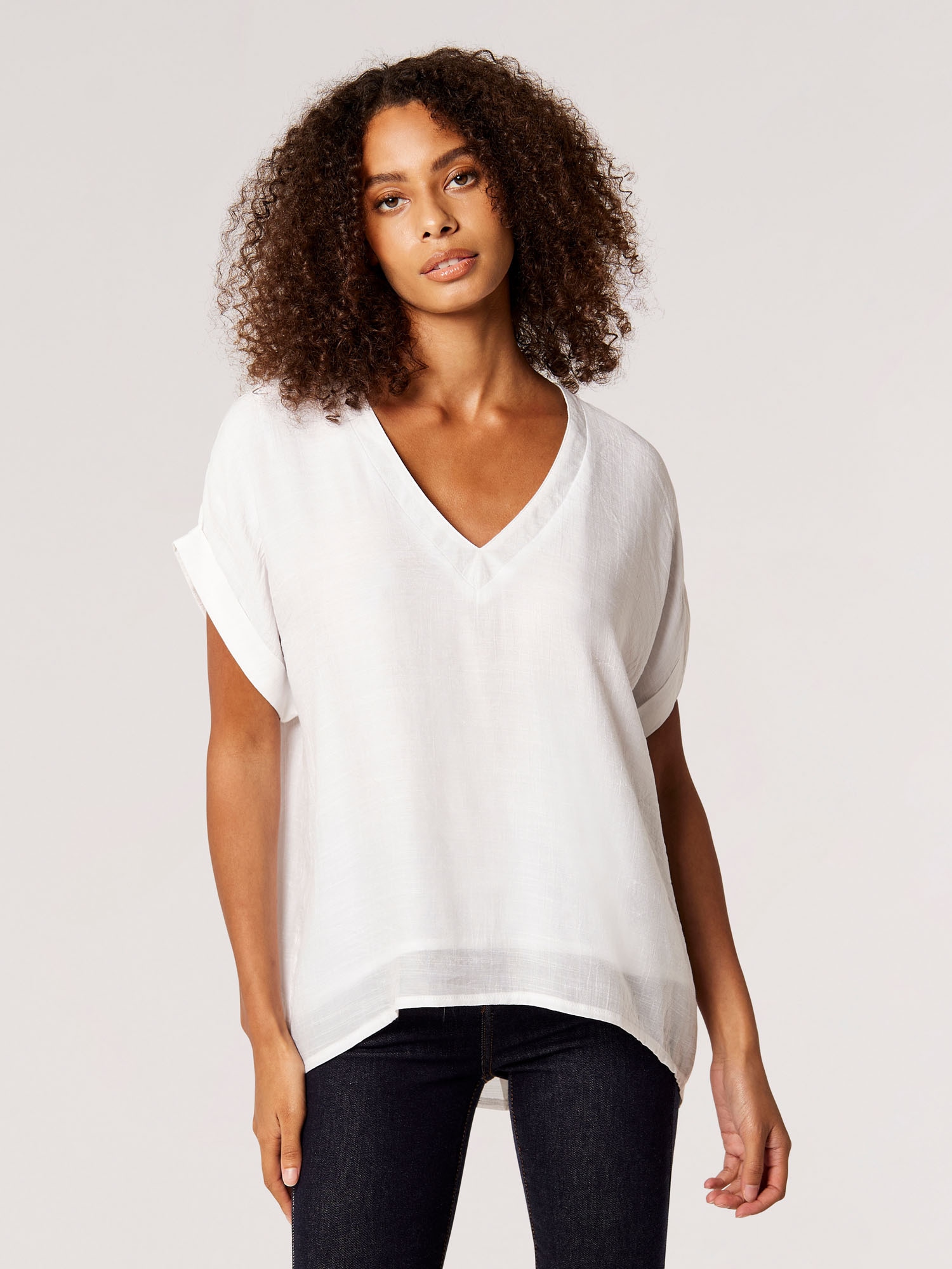Apricot Klassische Bluse "Slub Shimmer V/Nk ButtonBack Top" mit Zierknopfleiste am Rücken