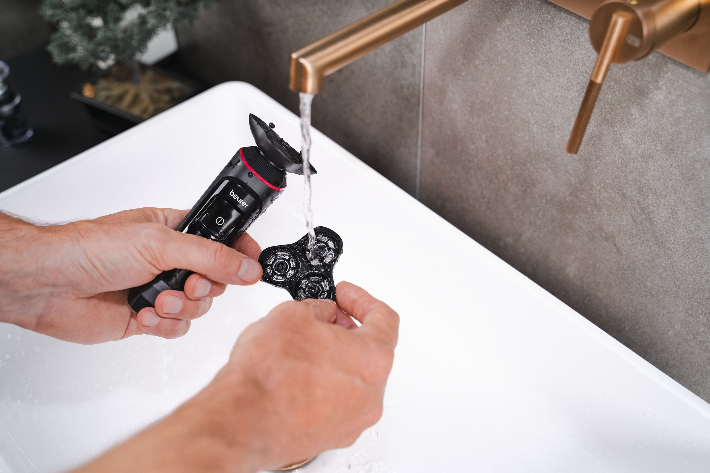 BEURER Elektrorasierer »MN8X Rotationsrasierer, wasserdicht mit Schnellladefunktion und Akku«, 2 St. Aufsätze, 360°-Flex-Rasierkopf, inkl. Präzisionsaufsatz zum Definieren