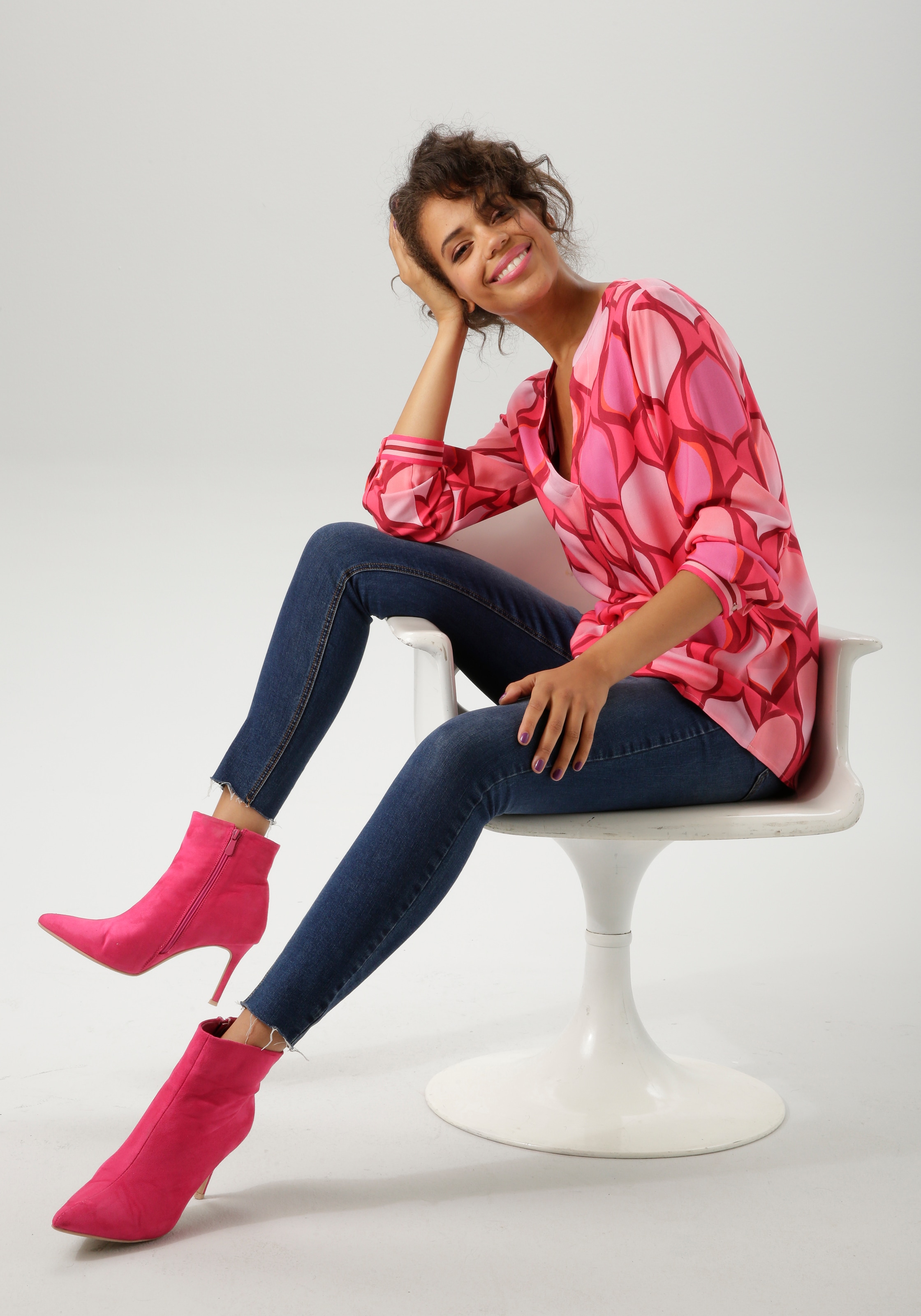 Aniston CASUAL Schlupfbluse, mit farbharmonischem, grafischen Druck - NEUE KOLLEKTION