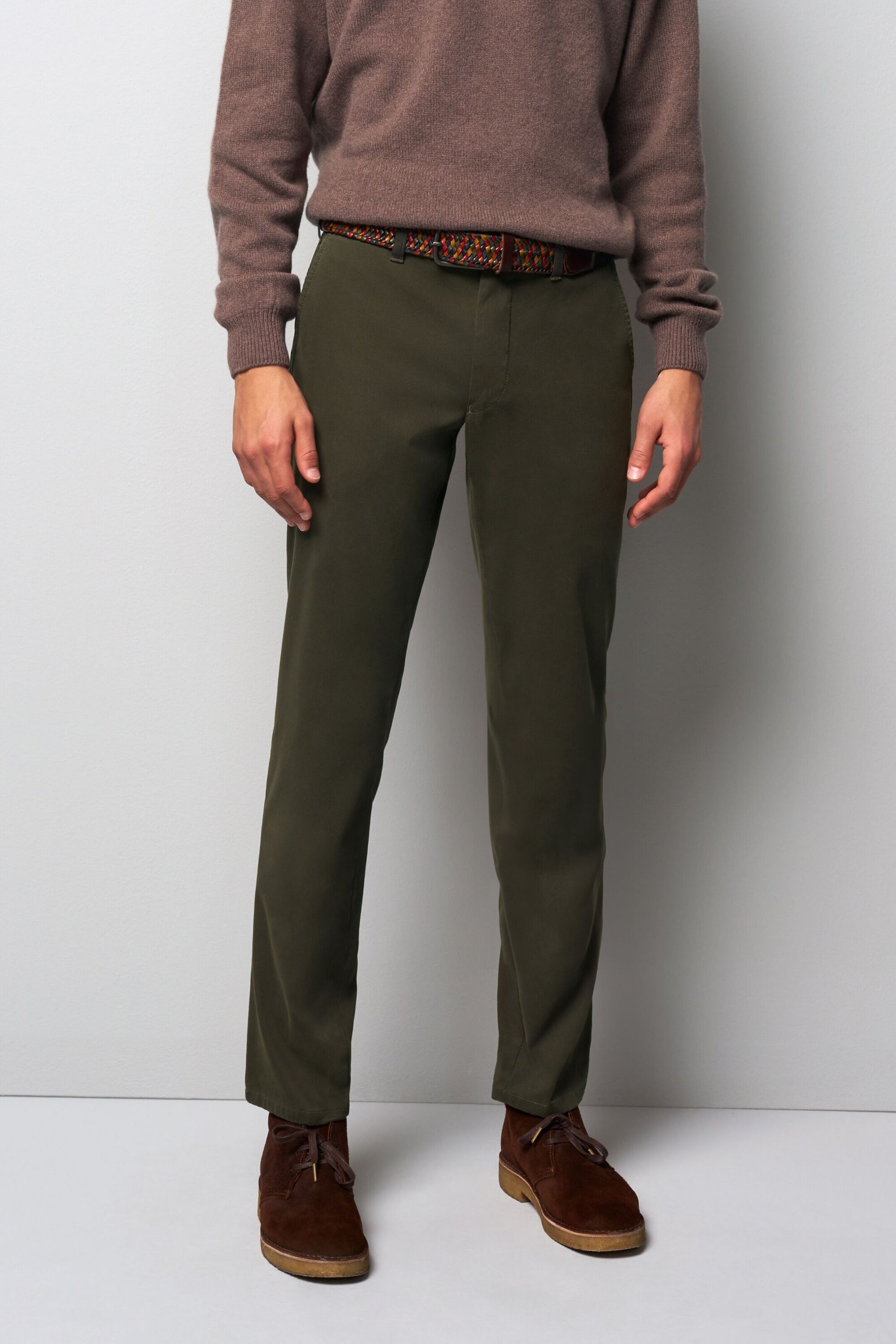 Chinos MEYER "M5.Chino", Herren, Gr. 38, Länge 30, grün, 98% Baumwolle, 2% Elasthan, unifarben, regular fit lang, Hosen, M5 Chino Gefertigt aus BIO-Baumwolle