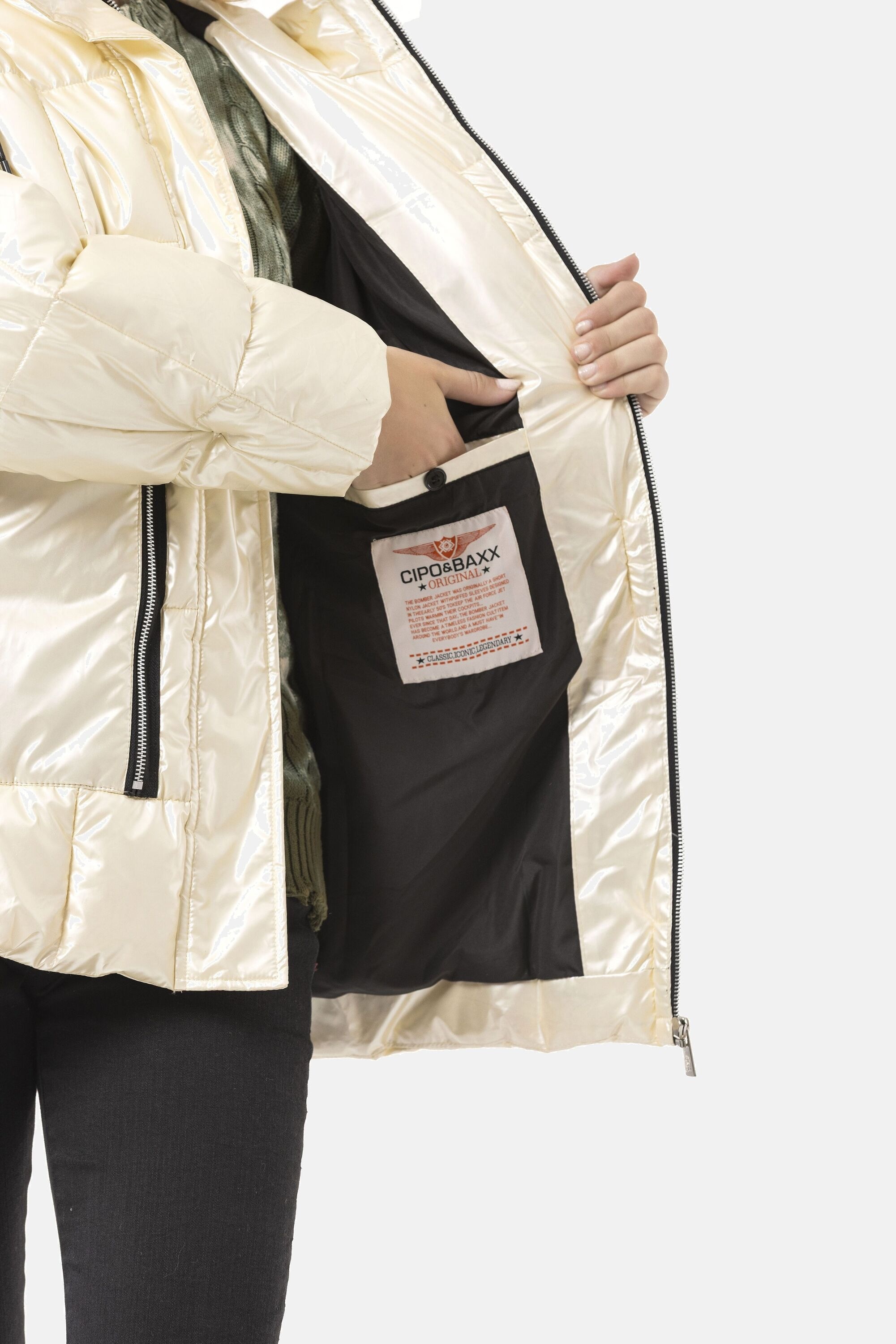 Cipo & Baxx Winterjacke »WM142« mit Kapuze Stilvoller Schutz für kalte Tage