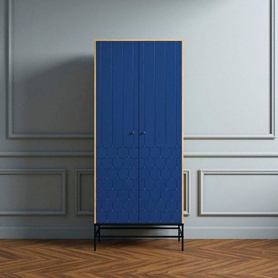 andas Drehtürenschrank, Fräsungen in den Fronten, goldene Griffe, FSC-zerti günstig online kaufen