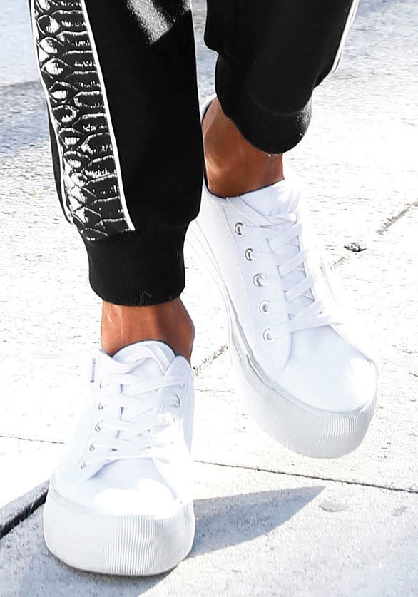 LASCANA Sneaker, Schnürhalbschuh, Freizeitschuh aus Textil mit Plateausohle günstig online kaufen