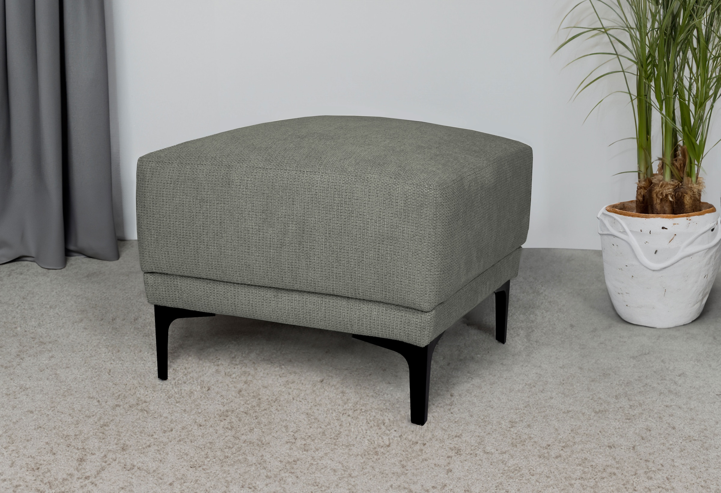 Places of Style Polsterhocker »Xander«, Breite 58 cm, Soft-Touch Chenille, schwarze Metallfüße