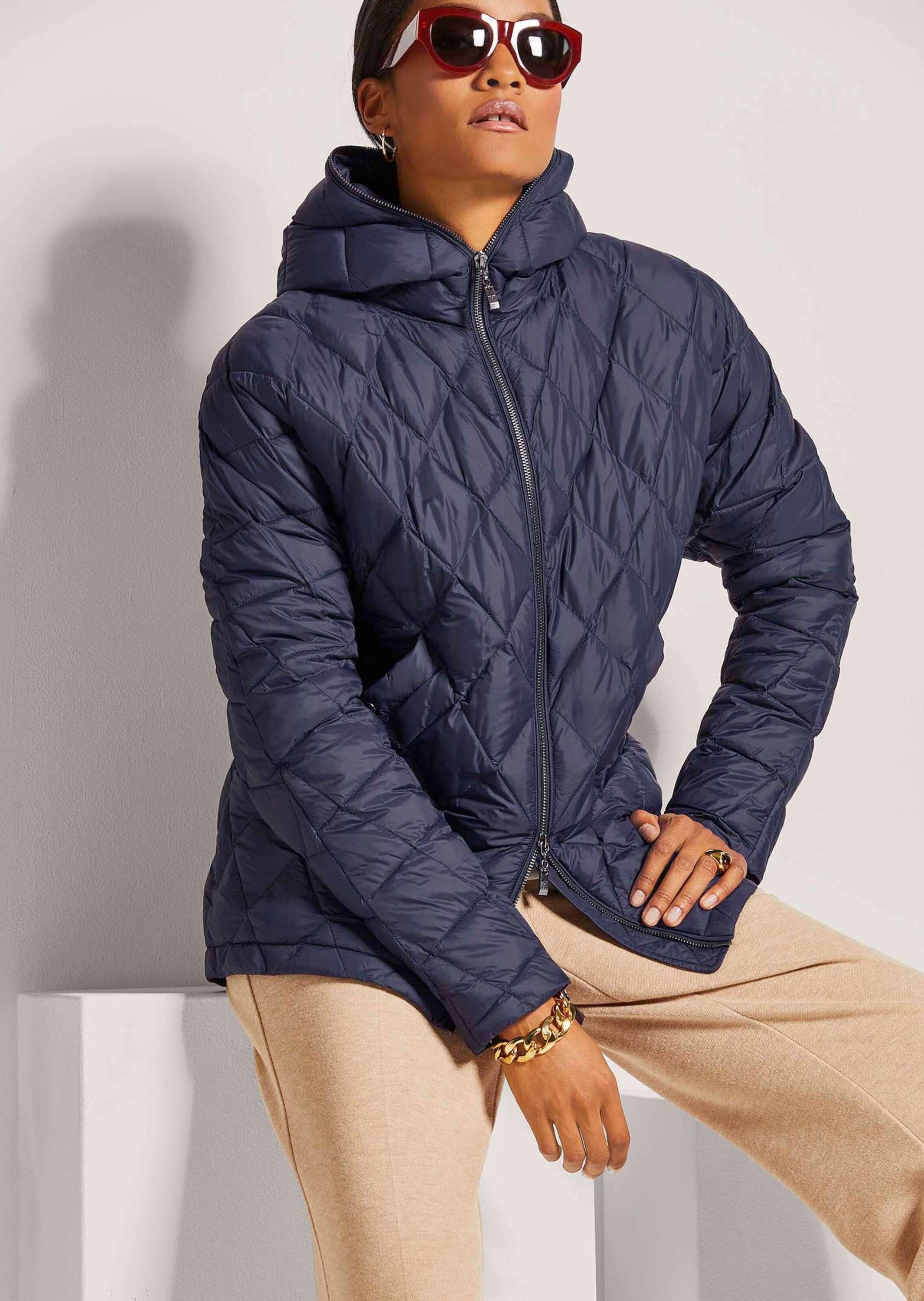 MADELEINE Kurzjacke »Steppjacke Steppjacke mit Kapuze«