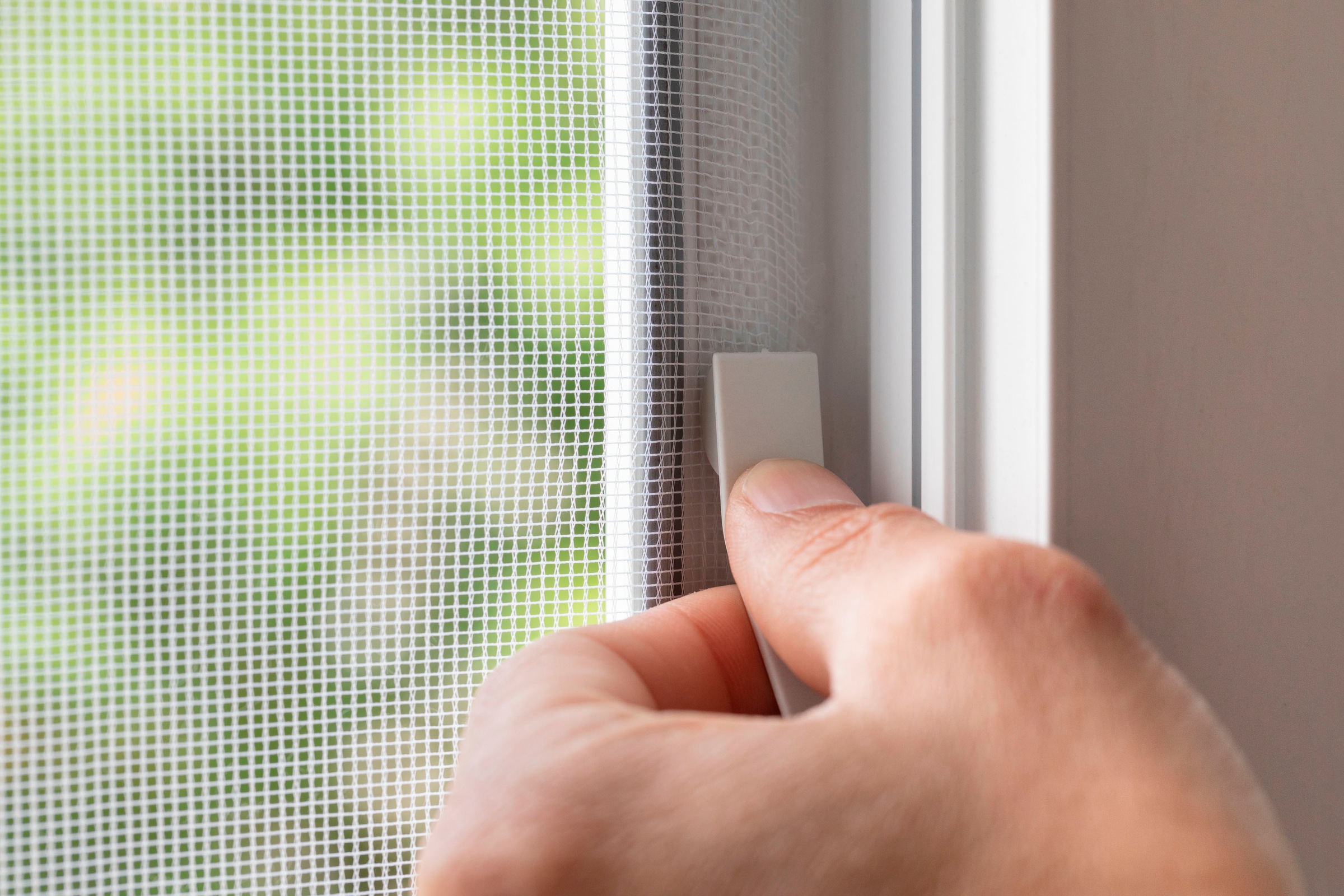 SCHELLENBERG Fliegengitter-Gewebe »für Fenster ohne bohren«, Insektenschutz mit Klettband, 100 x 130 cm, anthrazit und weiß