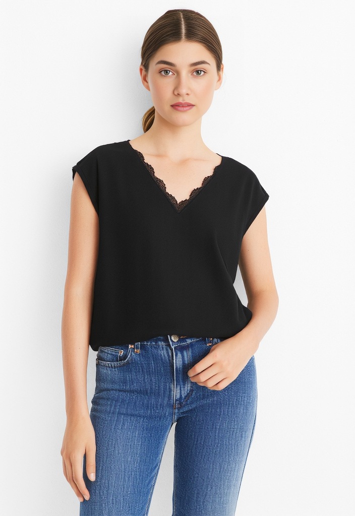 pieces Kurzarmshirt "PCKAMALA LACE V-NECK TEE JRS NOOS BC" günstig online kaufen