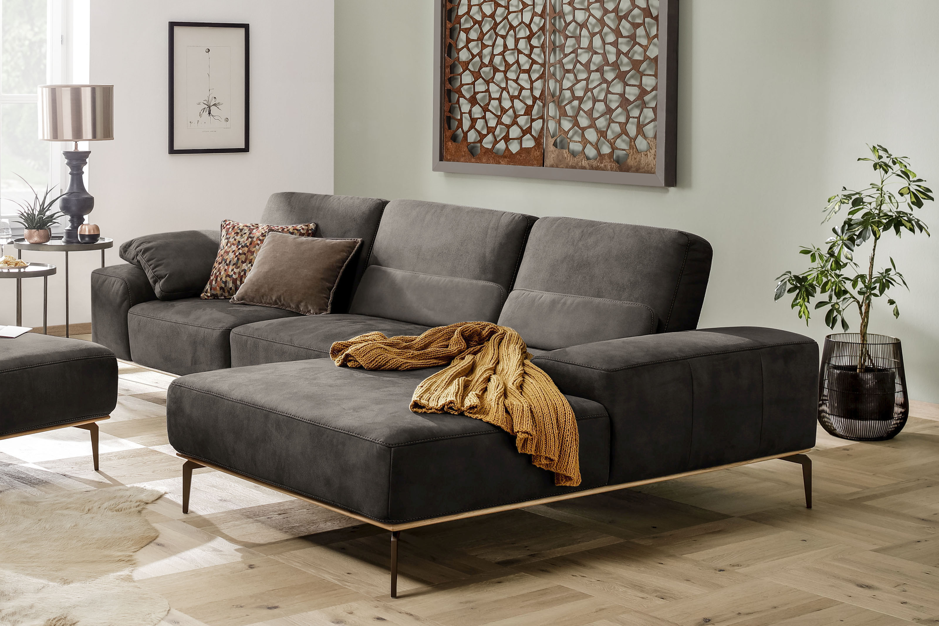 W.SCHILLIG Ecksofa "run, Designsofa mit tollem Sitzkomfort, bequem, L-Form" mit Holzsockel, Füße in Bronze pulverbeschichtet, Breite 319 cm