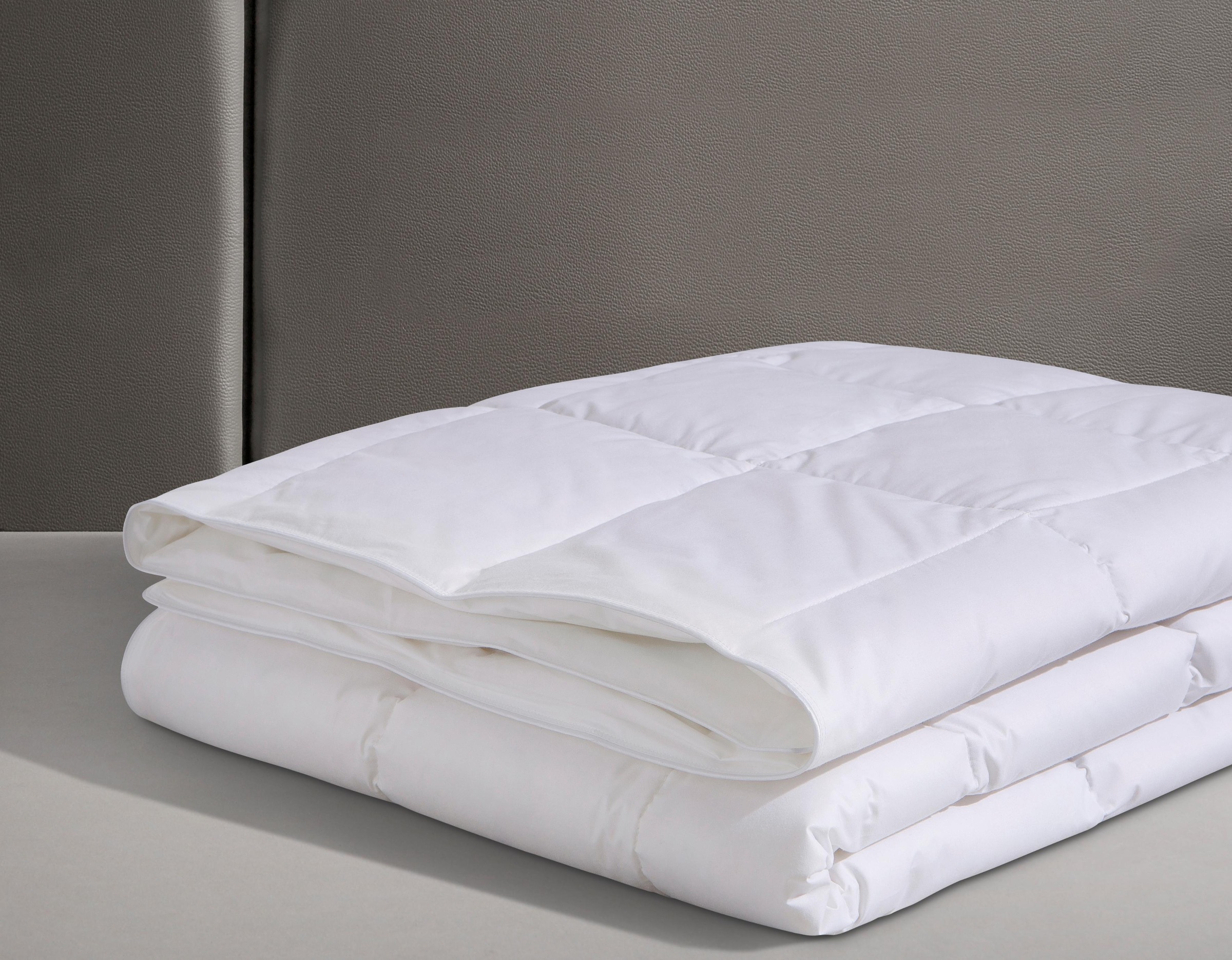 Thumbnail - Haeussling Daunenbettdecke "Königstraum - First Class" leicht Füllung 90Daunen10Federn 1 Stk. tlg. Hohenstein geprüft