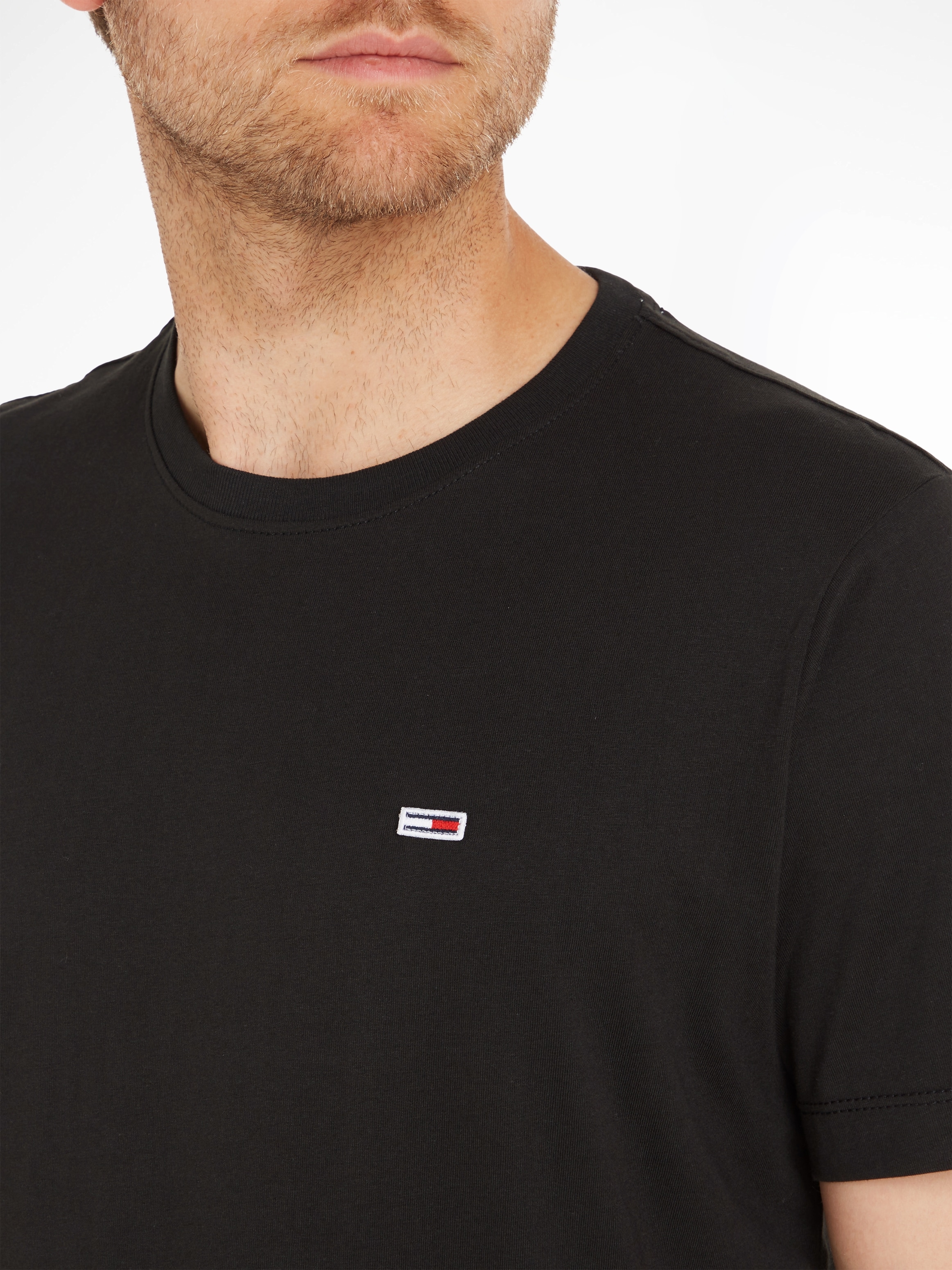 Tommy Jeans T-Shirt »TJM CLASSIC JERSEY C NECK«, mit Logostickerei